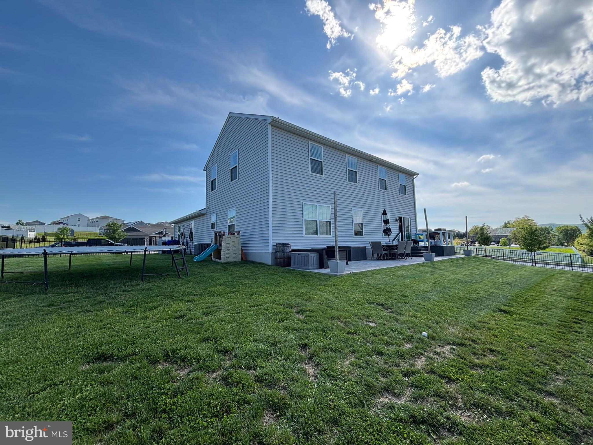 WINDY HEIGHTS, THE NEW - Residential