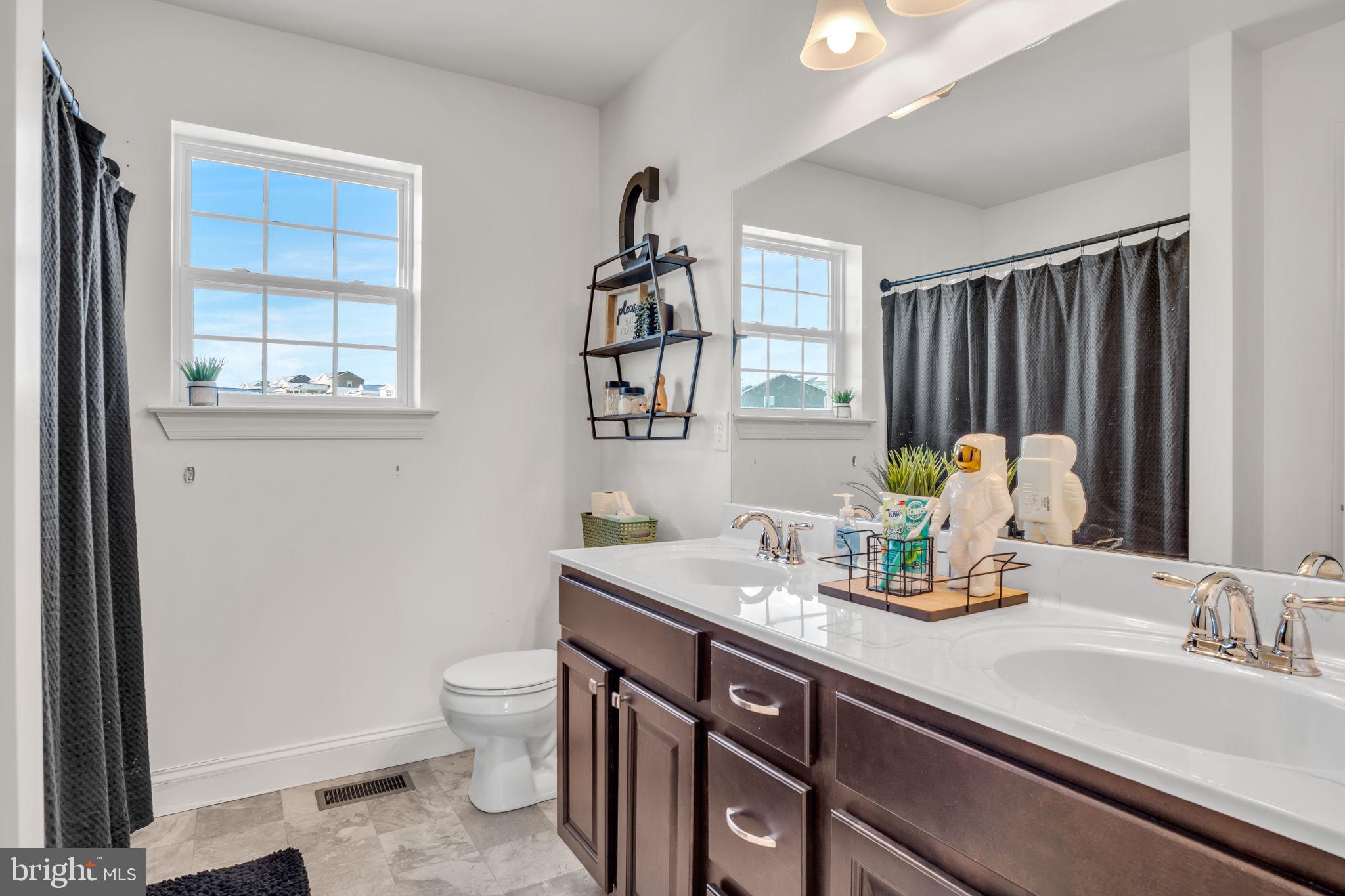 WINDY HEIGHTS, THE NEW - Residential