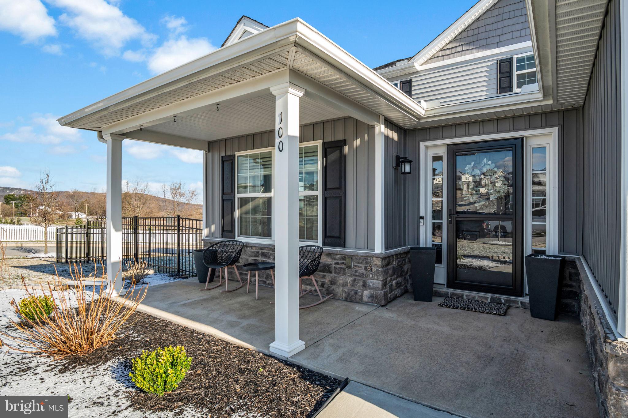 WINDY HEIGHTS, THE NEW - Residential