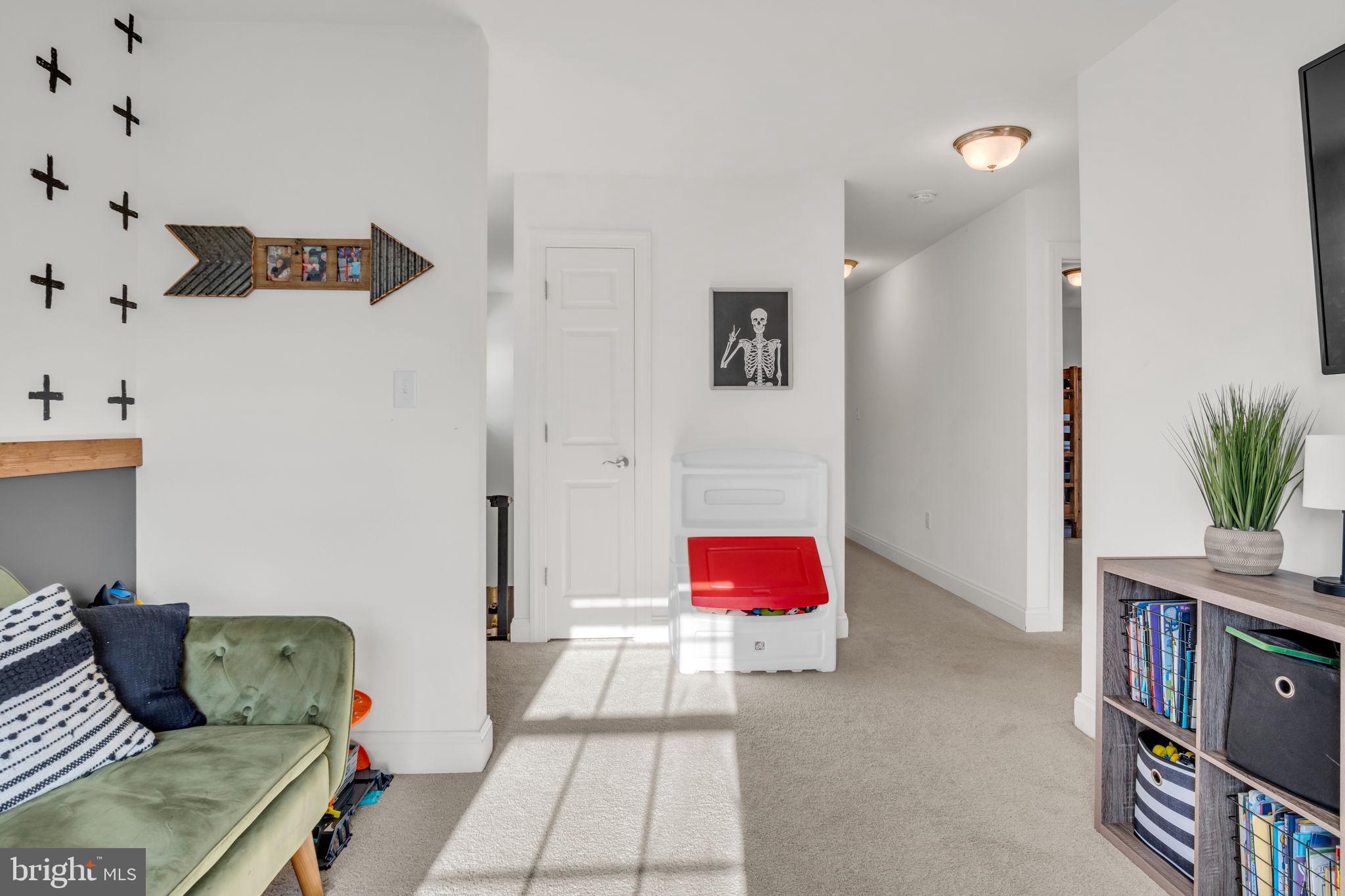 WINDY HEIGHTS, THE NEW - Residential