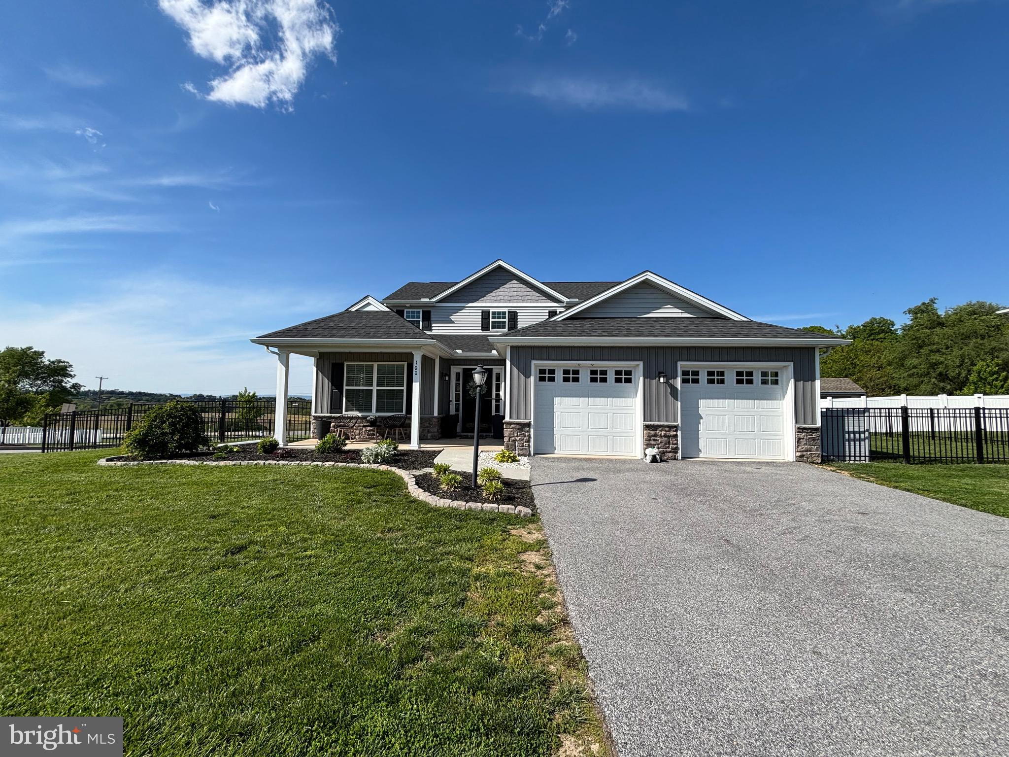 WINDY HEIGHTS, THE NEW - Residential
