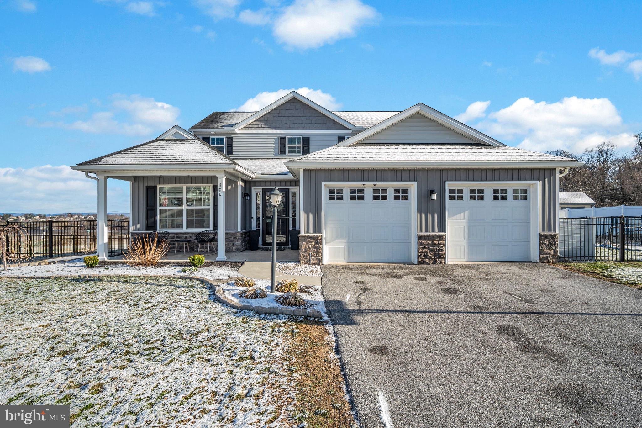 WINDY HEIGHTS, THE NEW - Residential