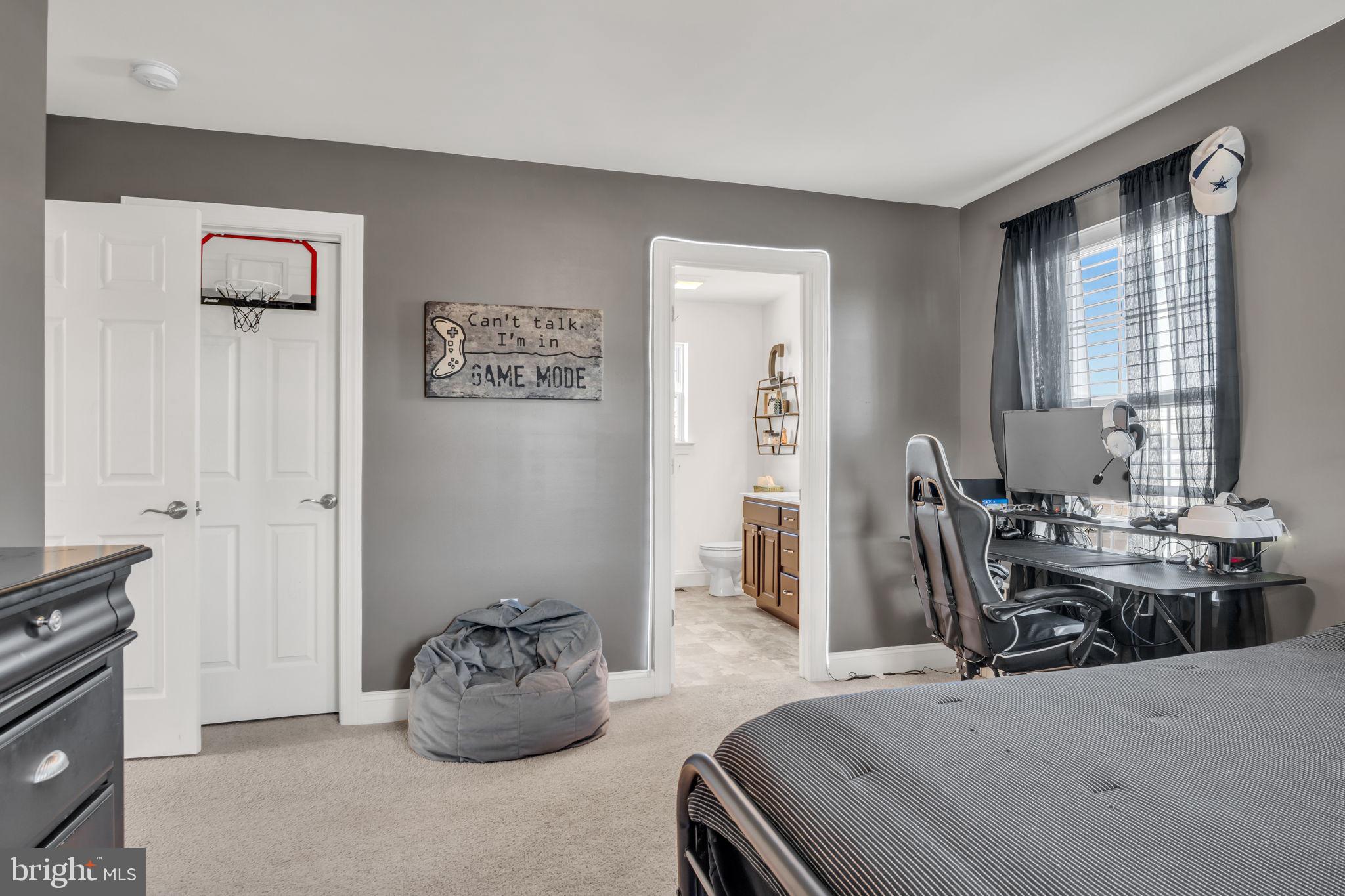 WINDY HEIGHTS, THE NEW - Residential