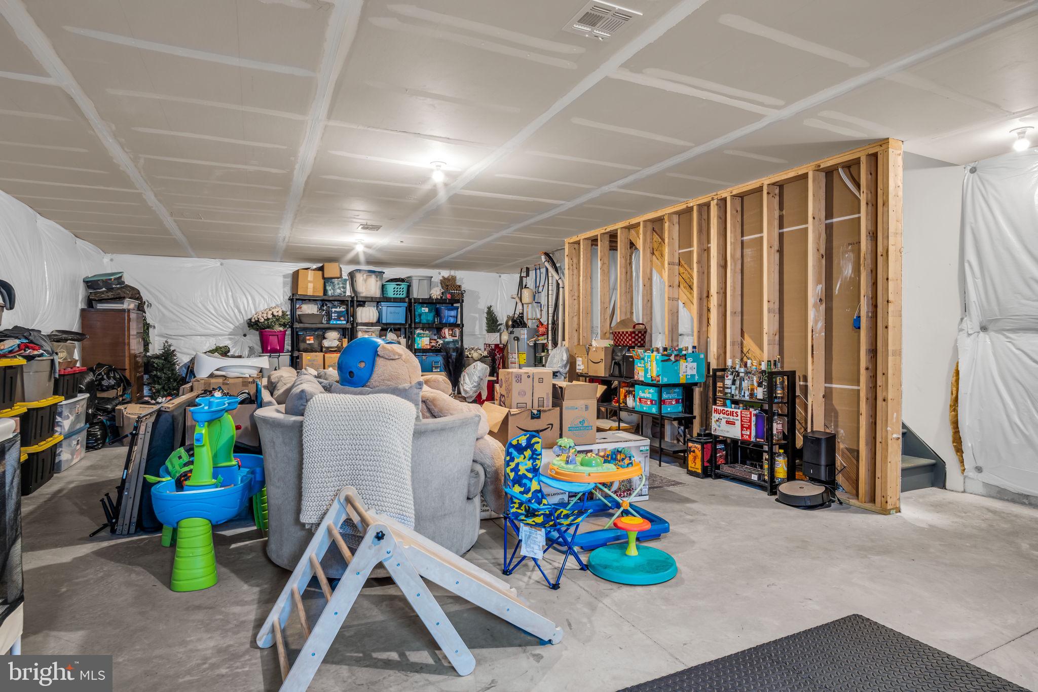 WINDY HEIGHTS, THE NEW - Residential