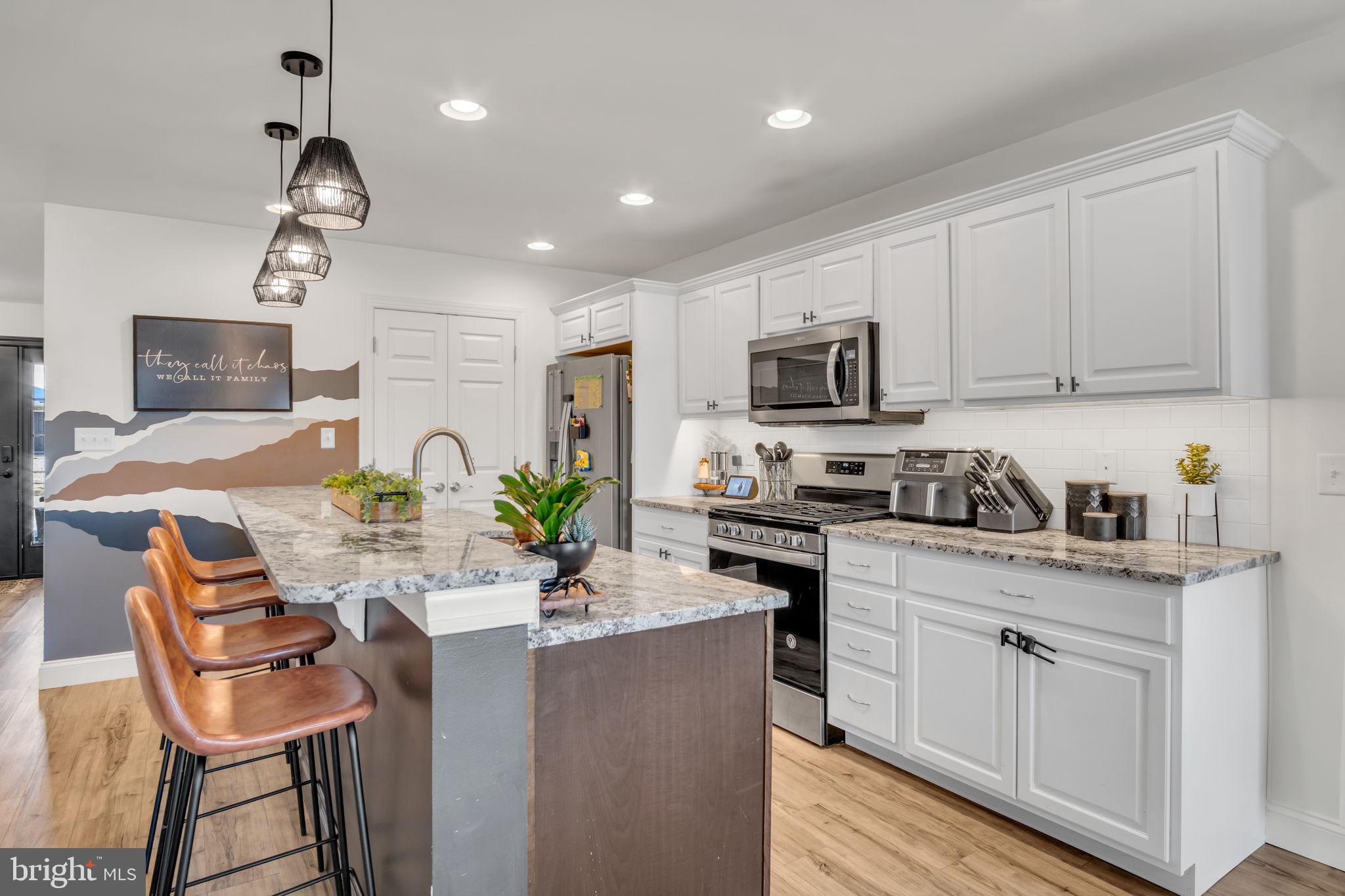 WINDY HEIGHTS, THE NEW - Residential