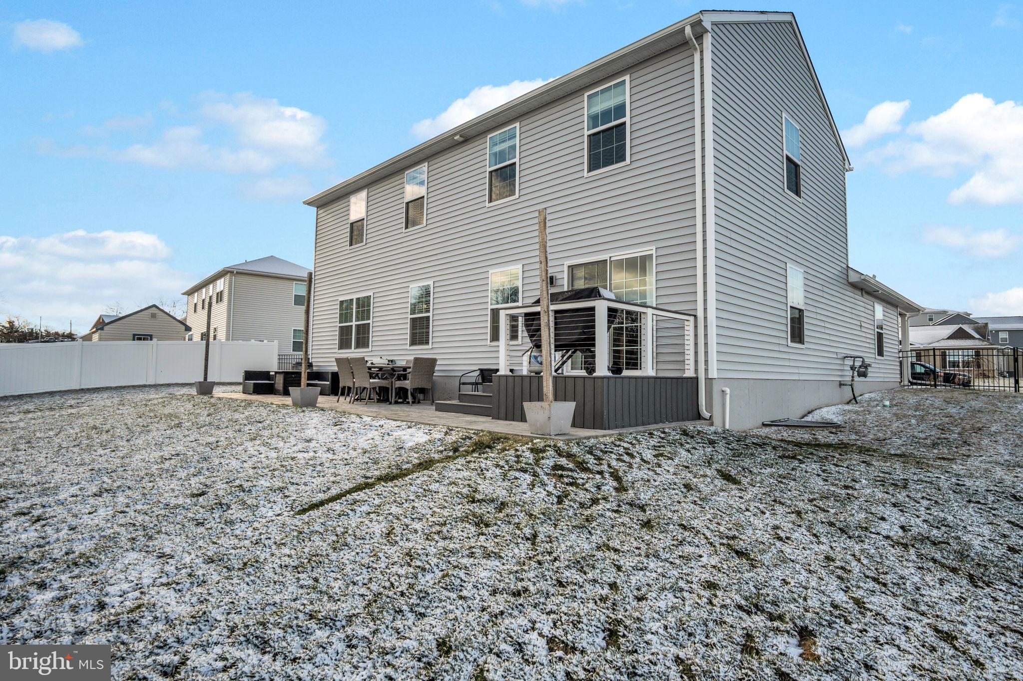 WINDY HEIGHTS, THE NEW - Residential