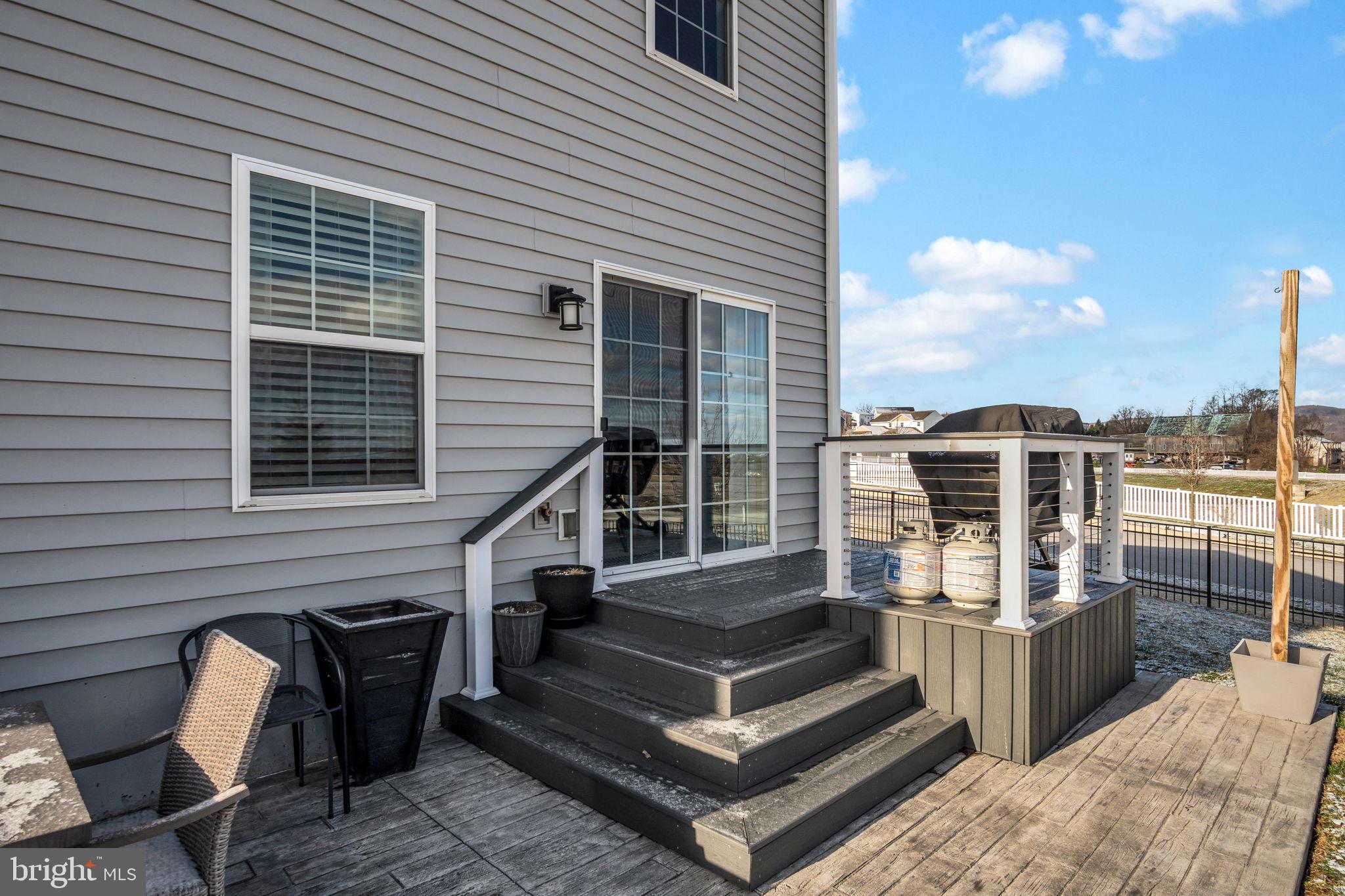 WINDY HEIGHTS, THE NEW - Residential