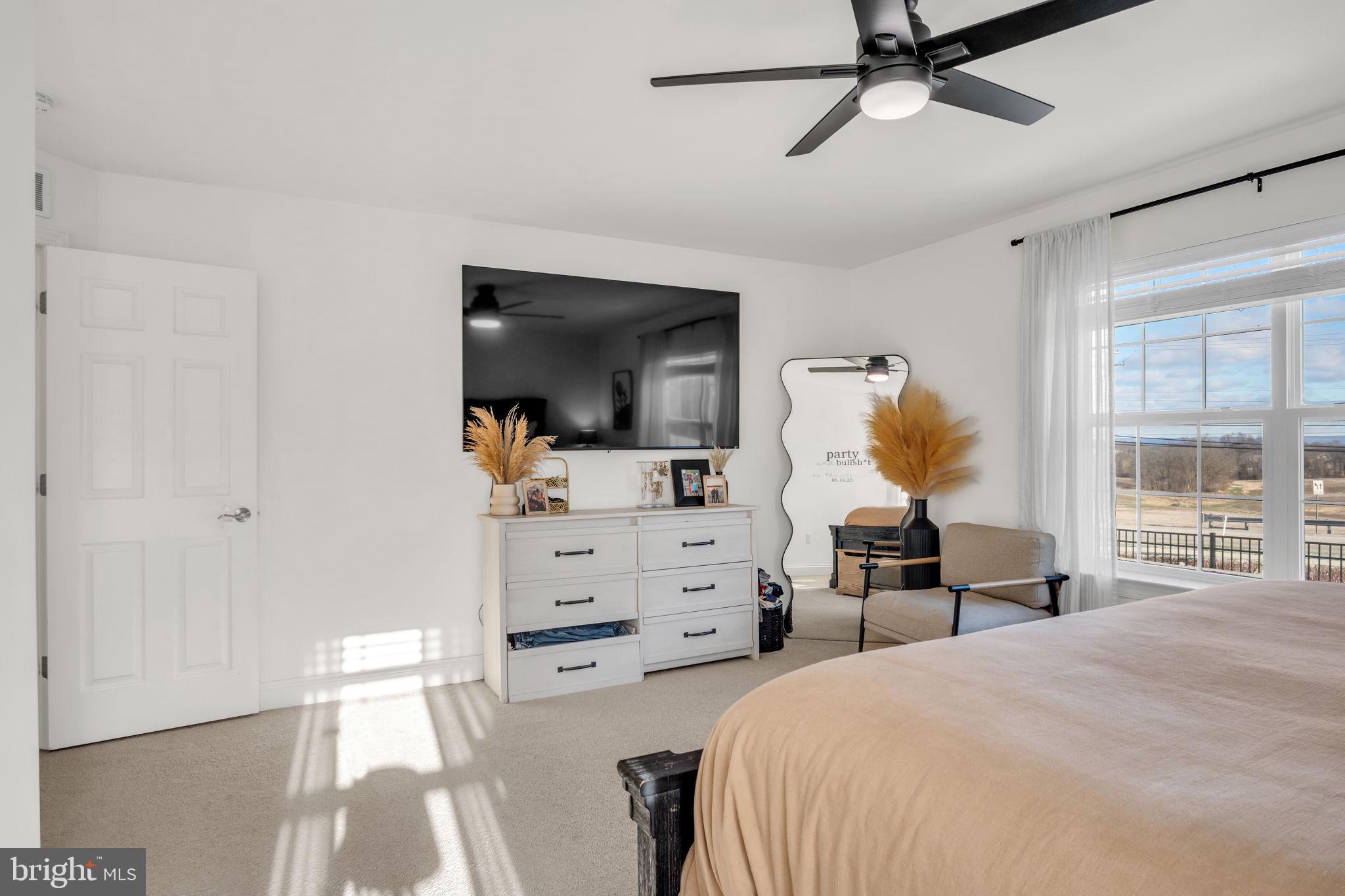 WINDY HEIGHTS, THE NEW - Residential