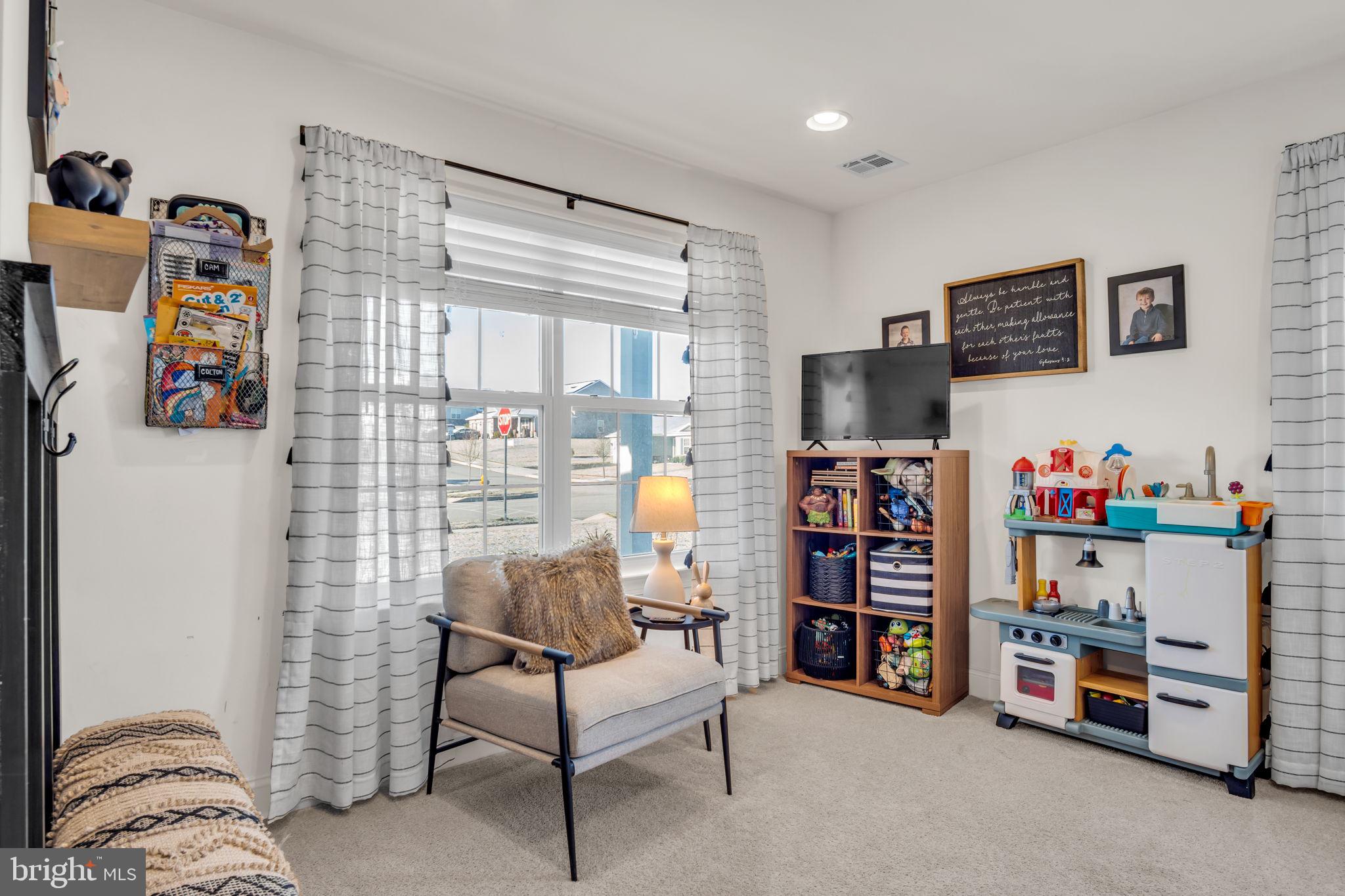 WINDY HEIGHTS, THE NEW - Residential