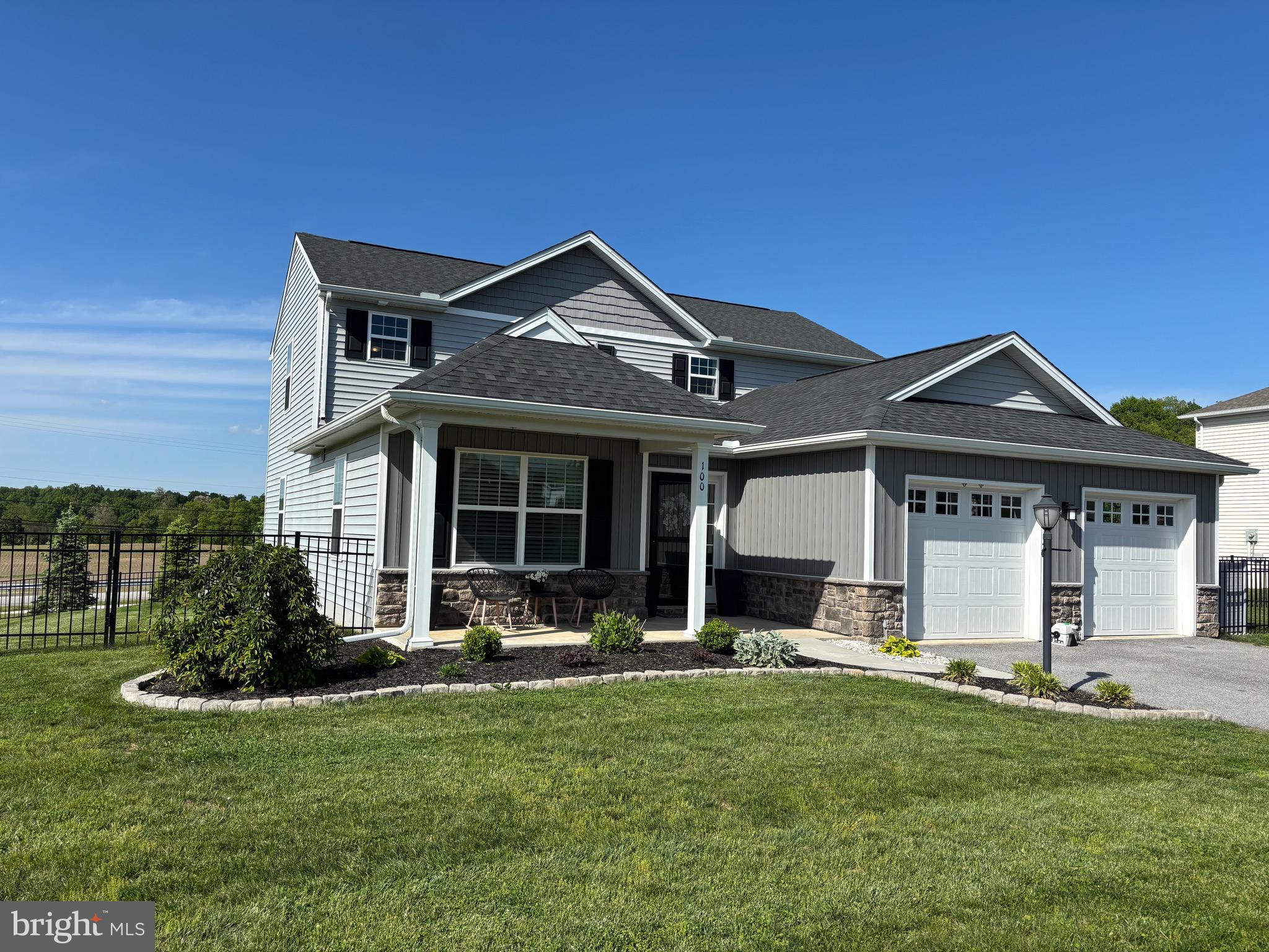 WINDY HEIGHTS, THE NEW - Residential