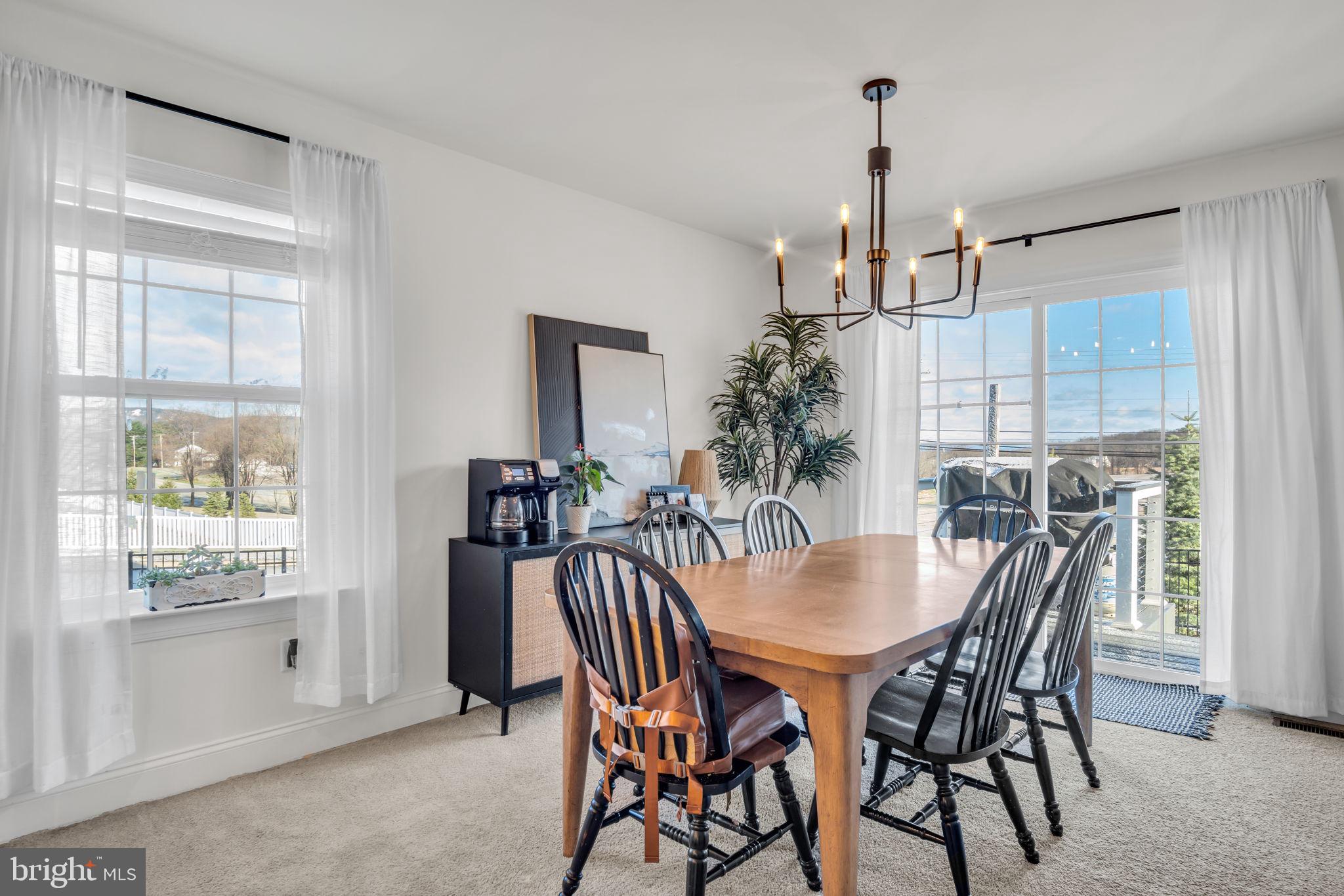 WINDY HEIGHTS, THE NEW - Residential