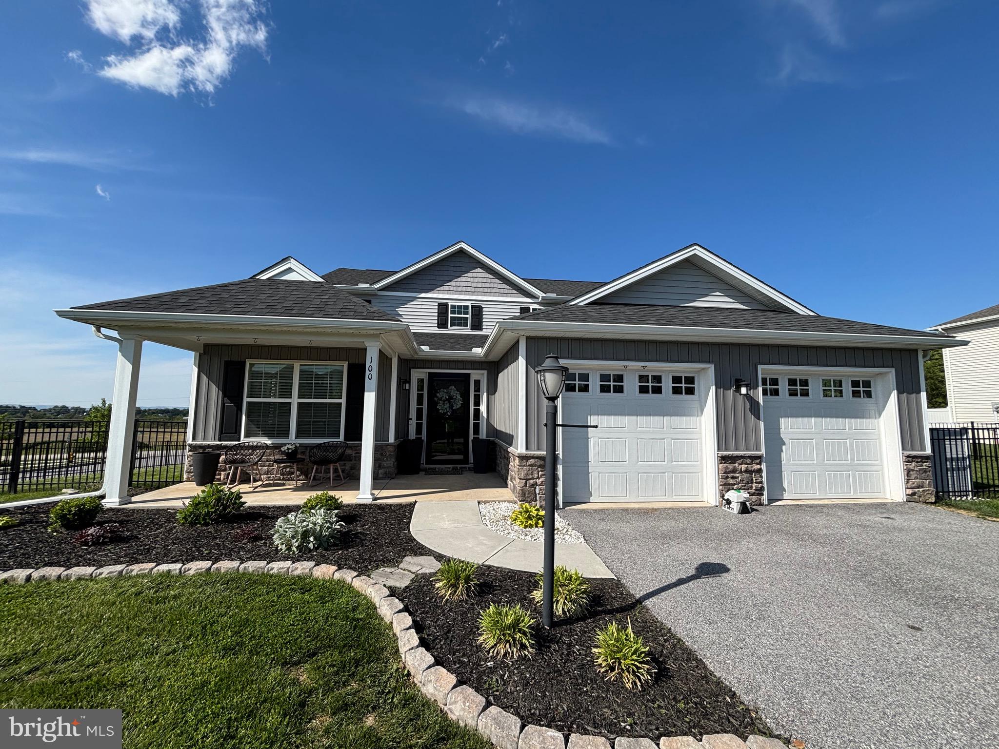 WINDY HEIGHTS, THE NEW - Residential