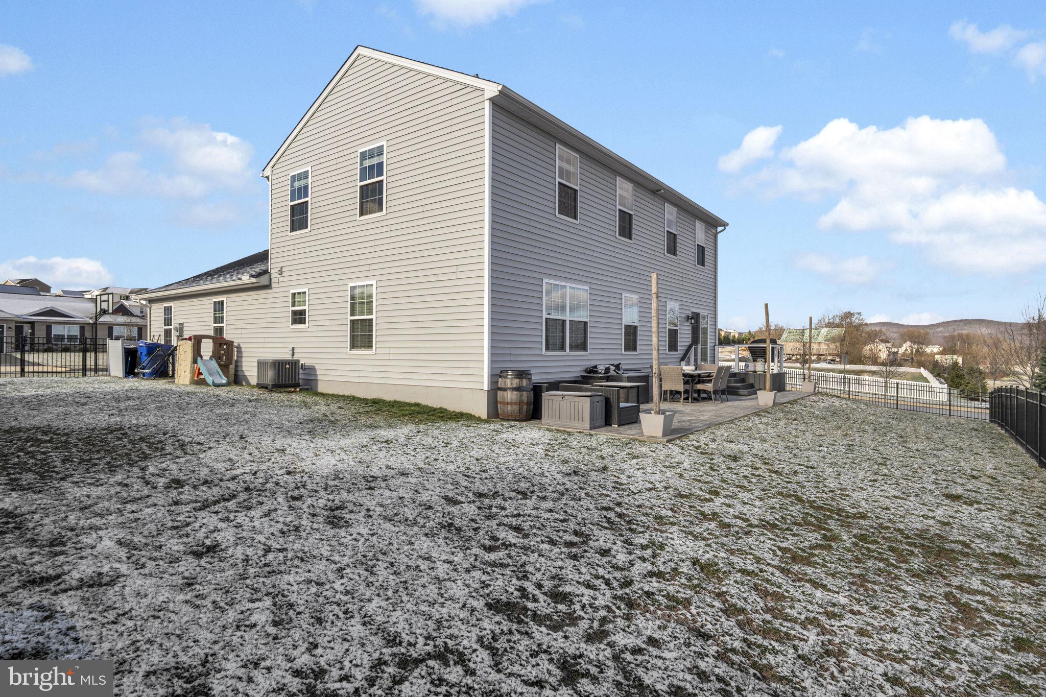 WINDY HEIGHTS, THE NEW - Residential