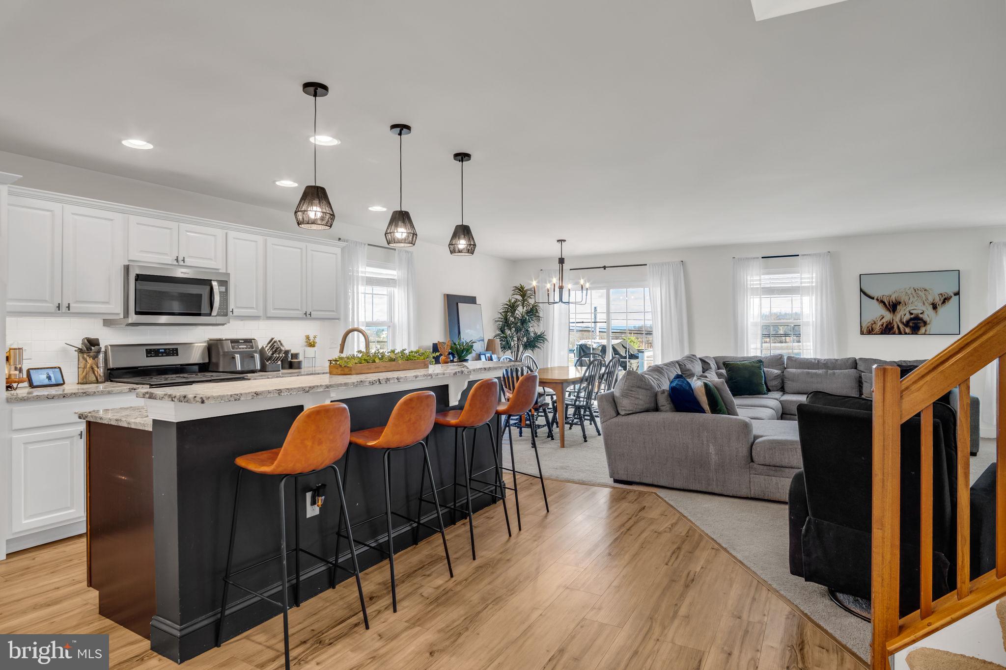 WINDY HEIGHTS, THE NEW - Residential