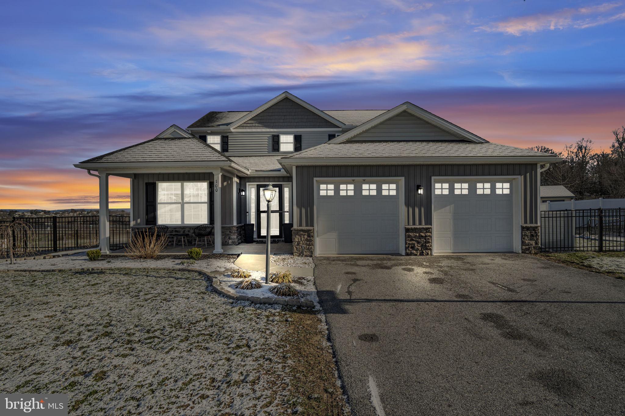 WINDY HEIGHTS, THE NEW - Residential