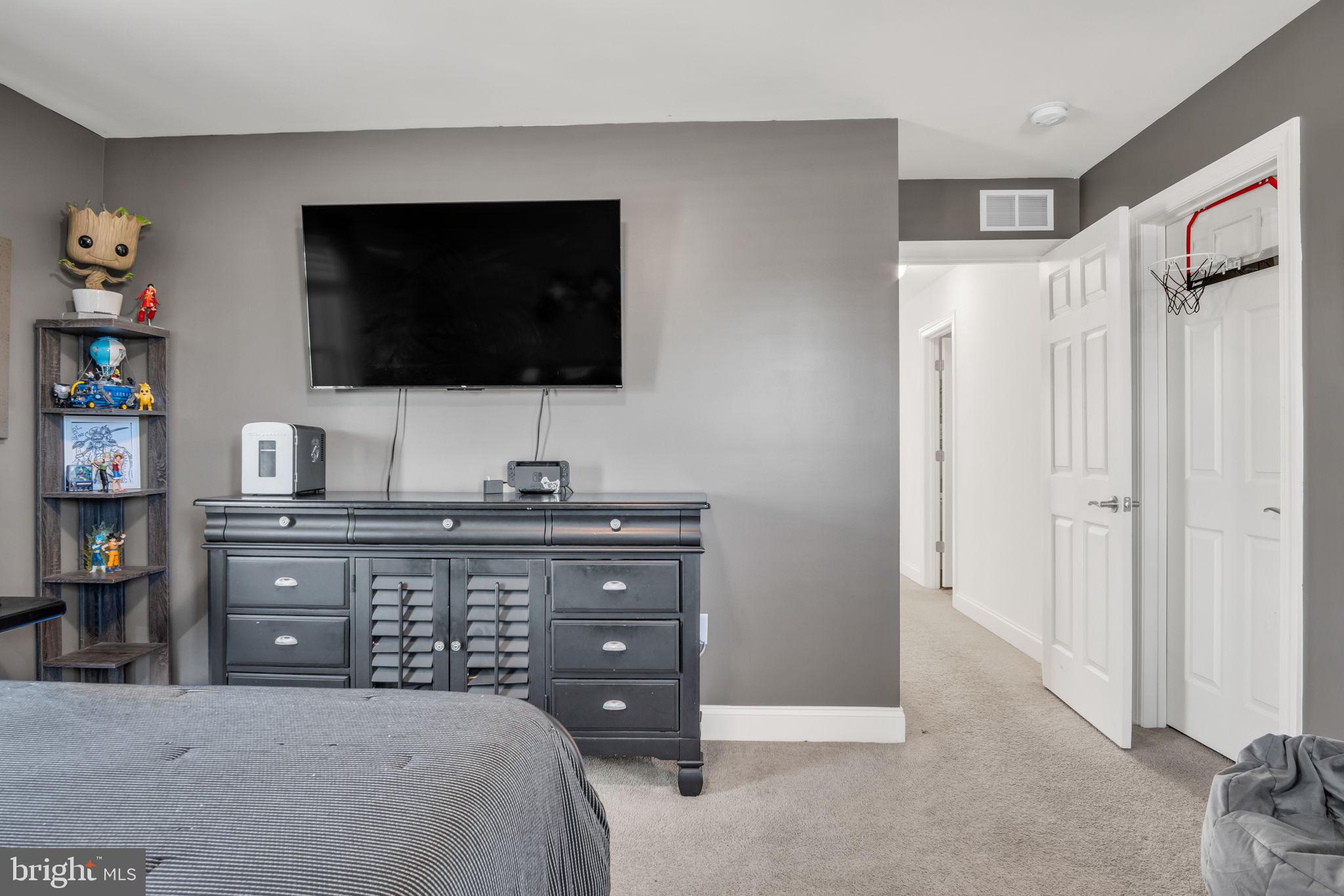 WINDY HEIGHTS, THE NEW - Residential