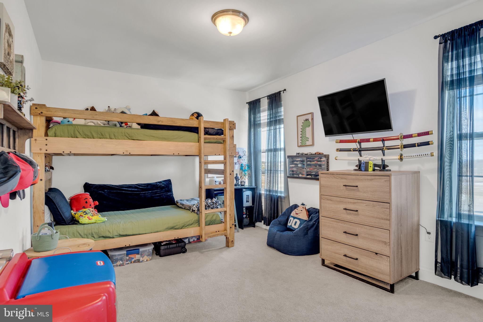 WINDY HEIGHTS, THE NEW - Residential