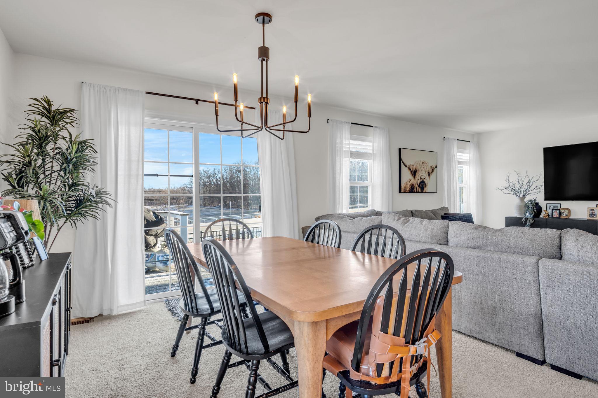 WINDY HEIGHTS, THE NEW - Residential