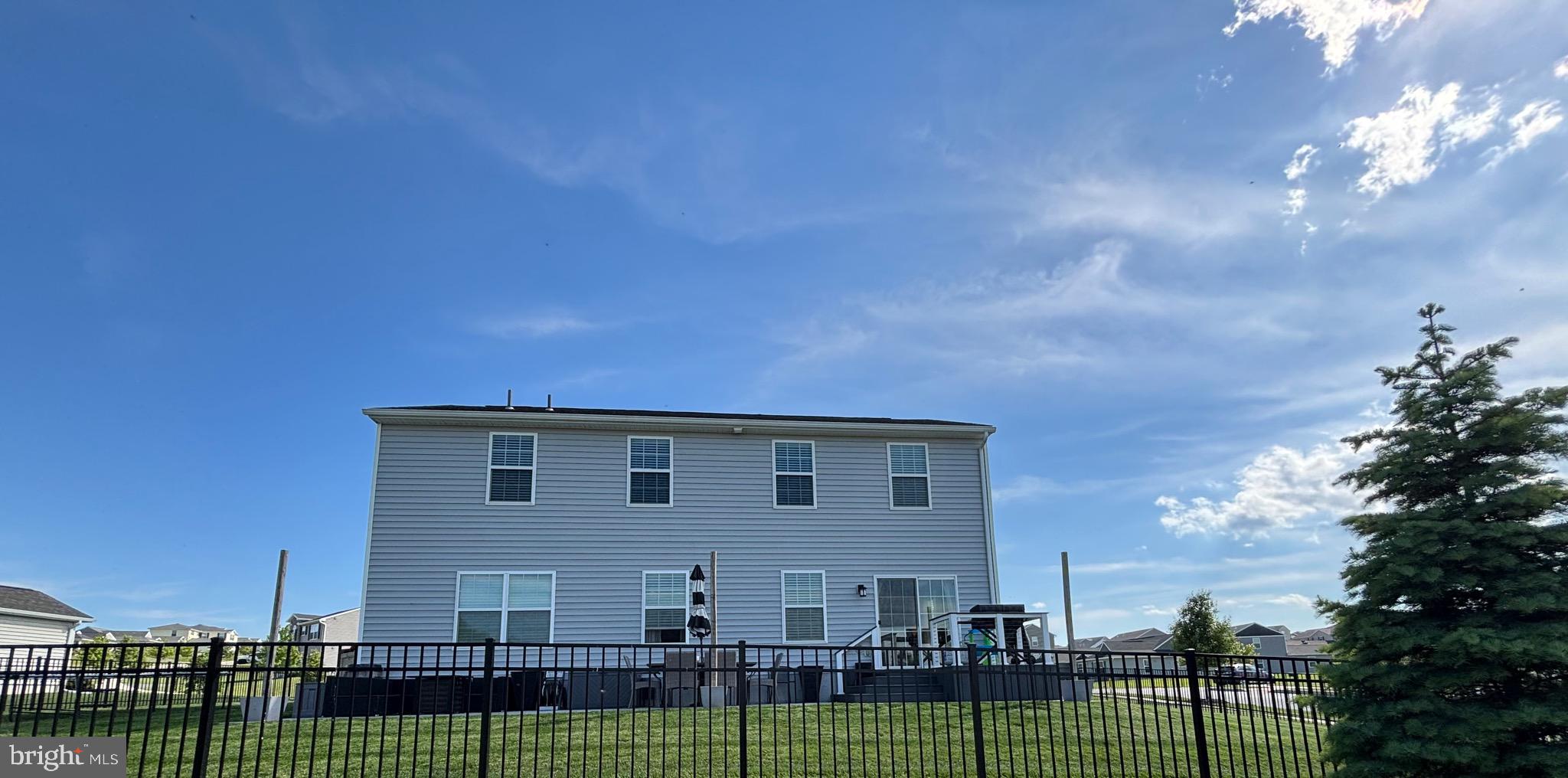 WINDY HEIGHTS, THE NEW - Residential