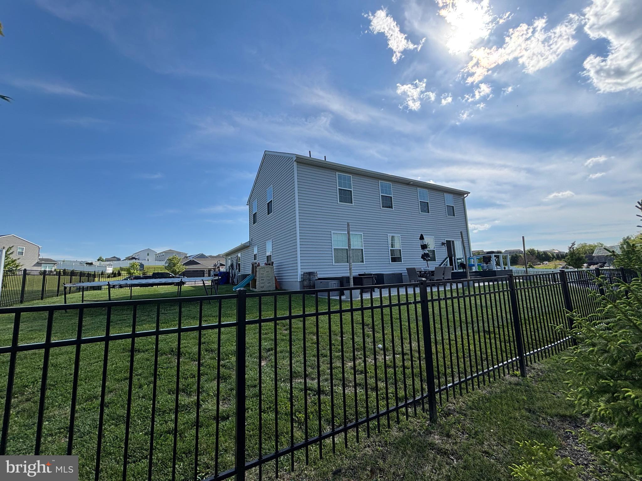 WINDY HEIGHTS, THE NEW - Residential