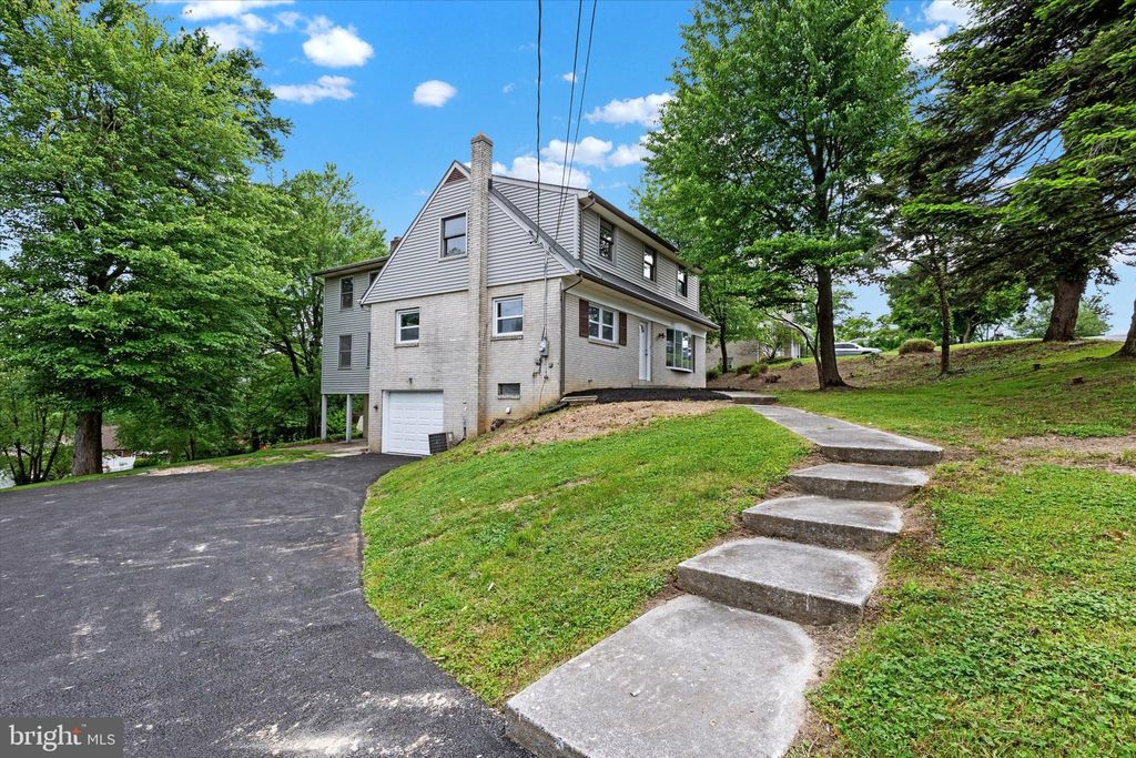 Photo of 1018 Nissley Road, Lancaster, PA 17601 (MLS # PALA2051694)