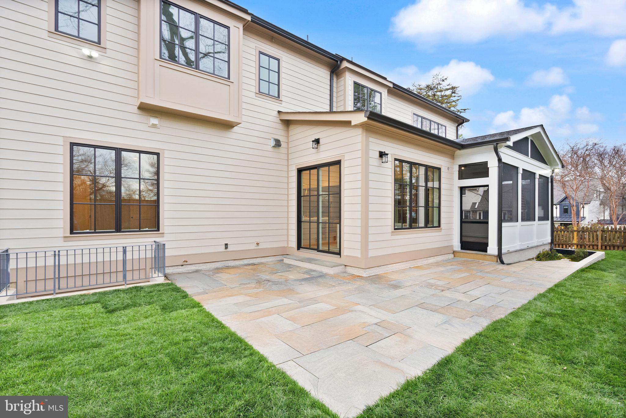 COUNTRY CLUB GROVE - Residential