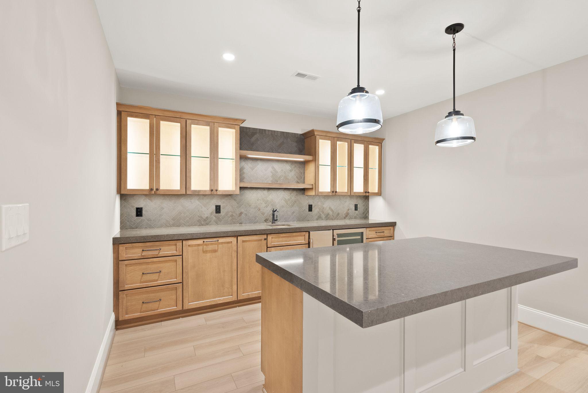 COUNTRY CLUB GROVE - Residential