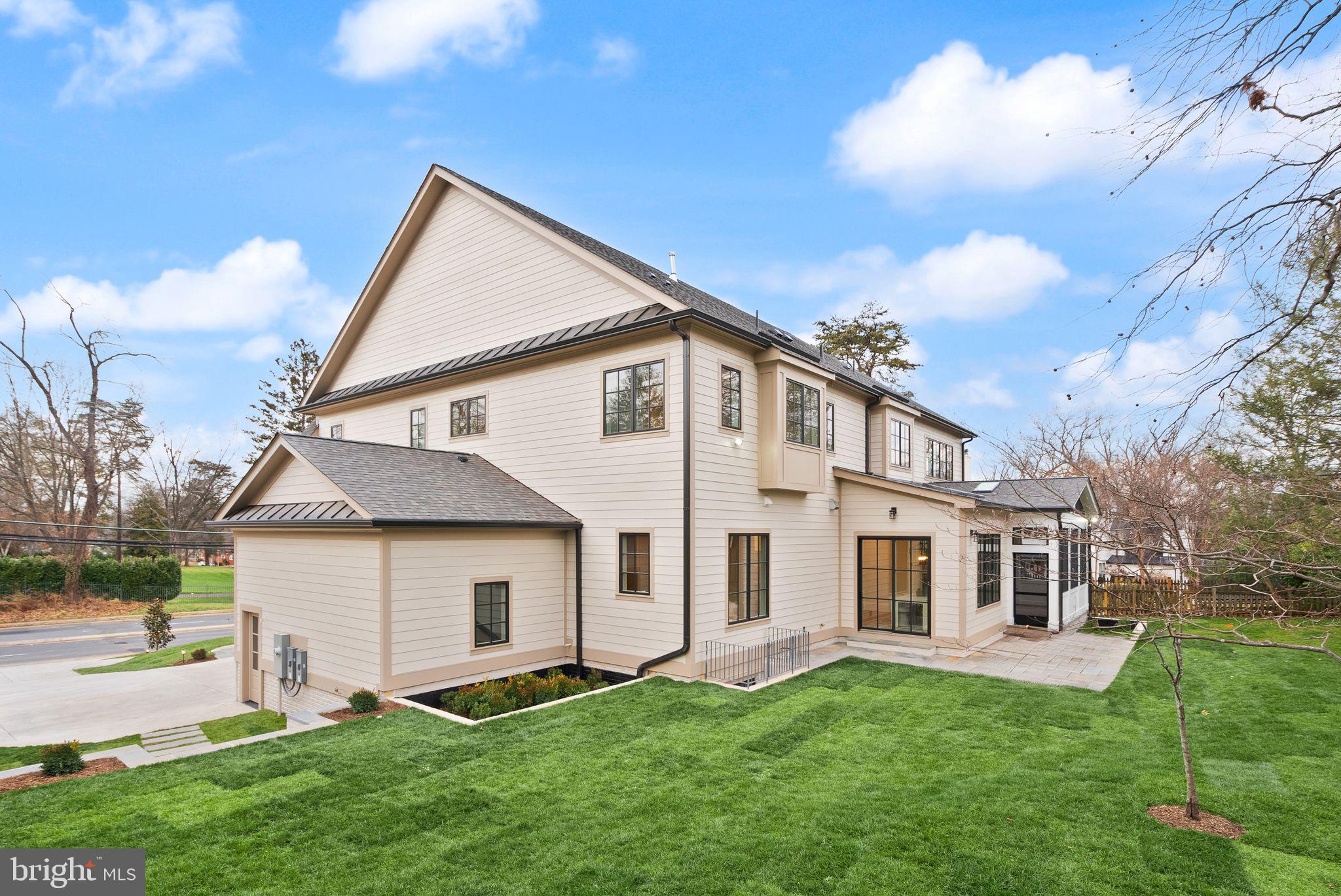 COUNTRY CLUB GROVE - Residential