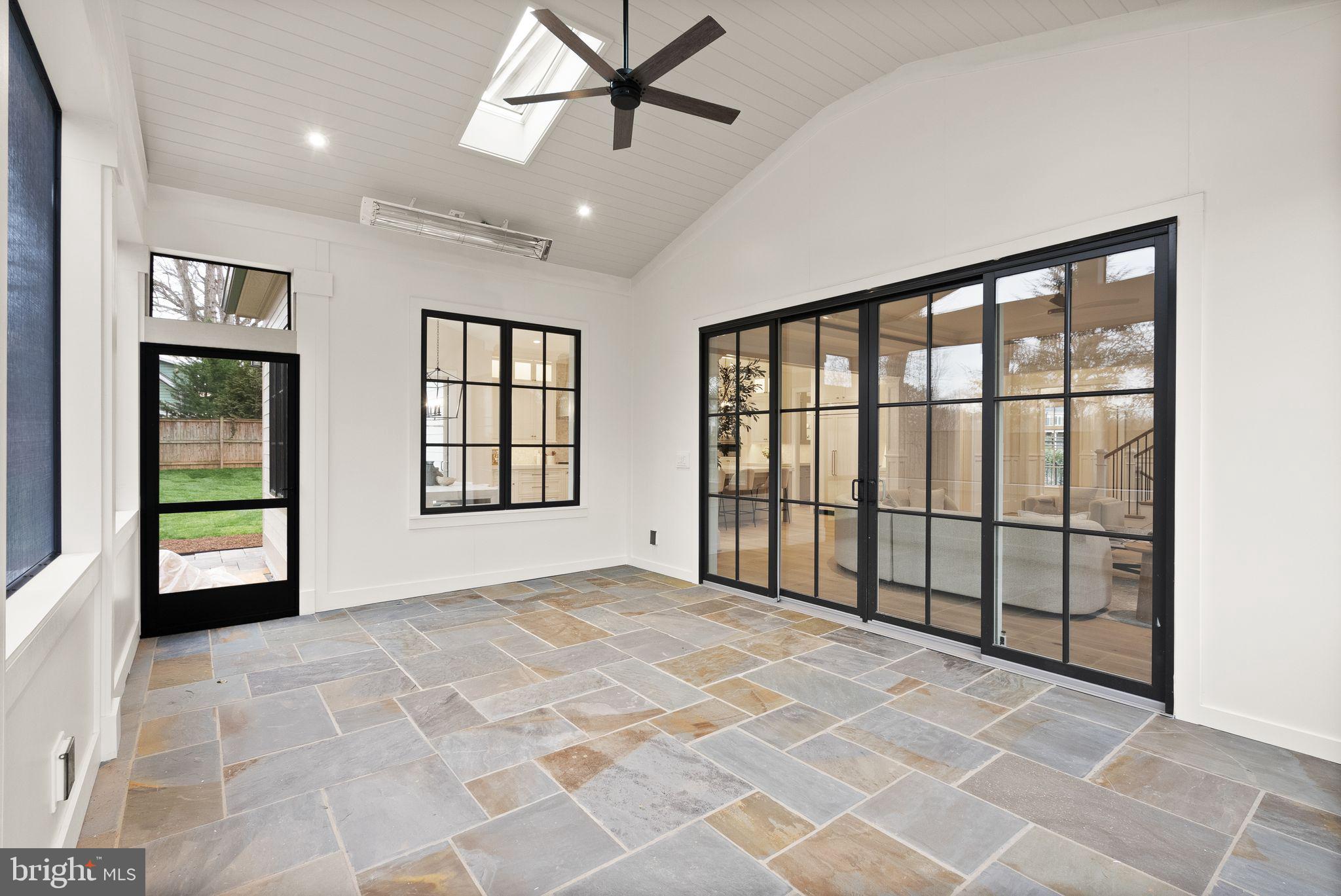 COUNTRY CLUB GROVE - Residential