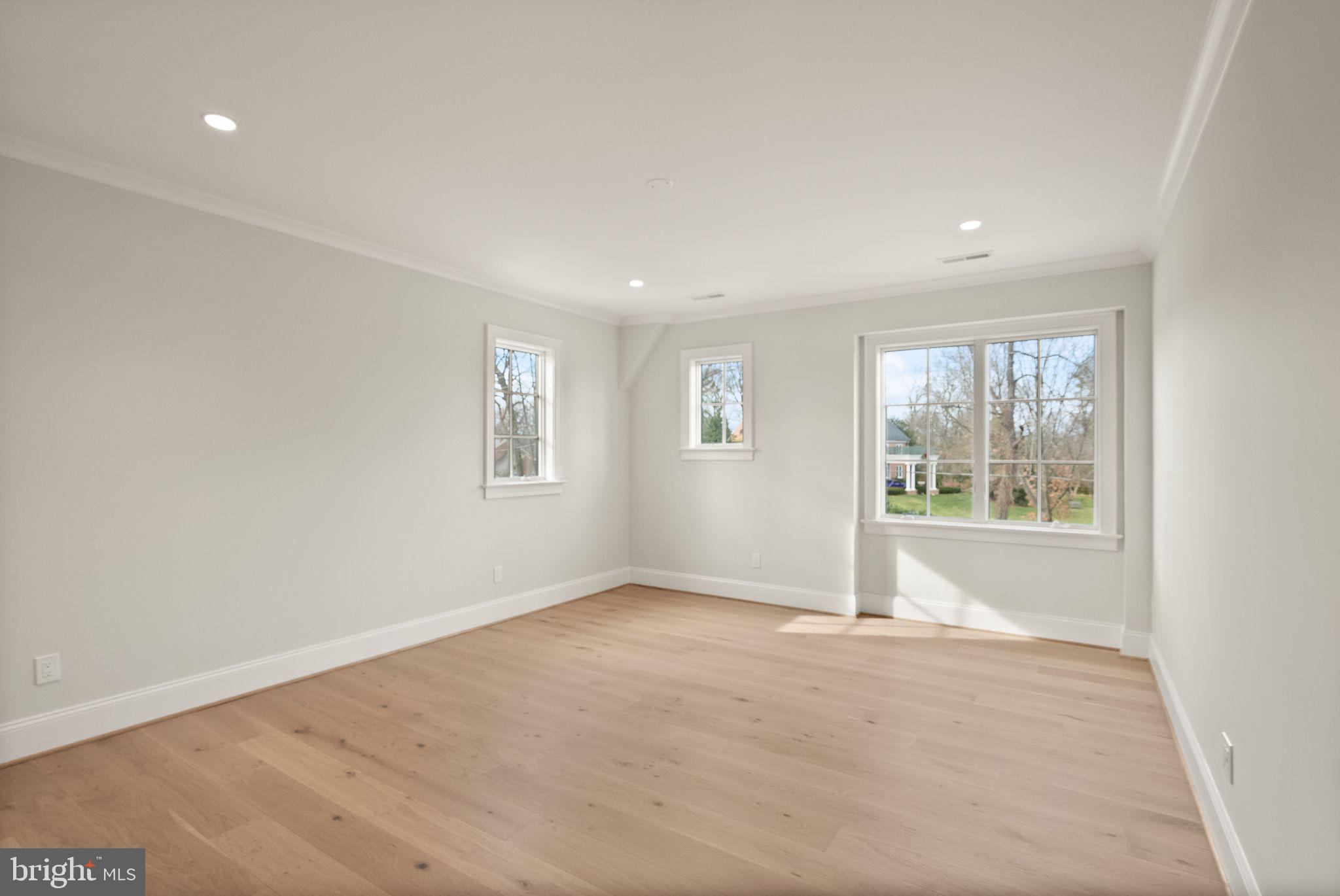 COUNTRY CLUB GROVE - Residential