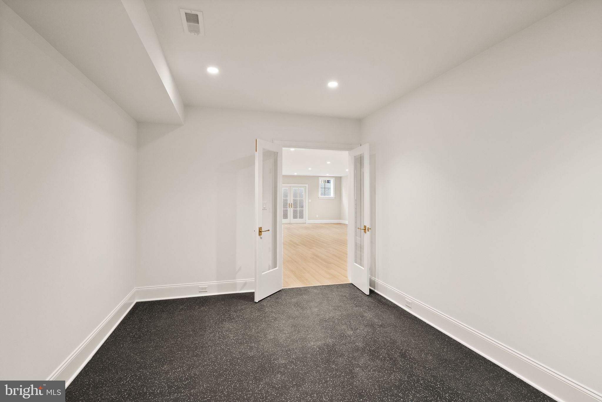 COUNTRY CLUB GROVE - Residential