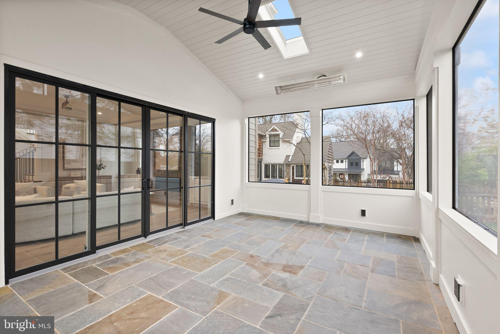 COUNTRY CLUB GROVE - Residential