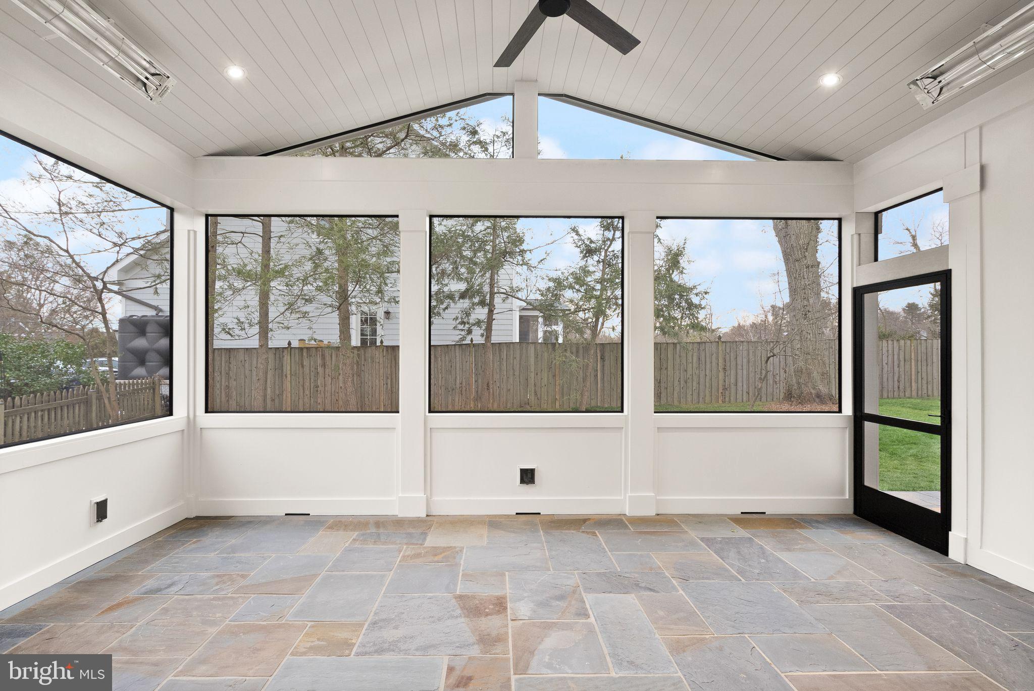 COUNTRY CLUB GROVE - Residential