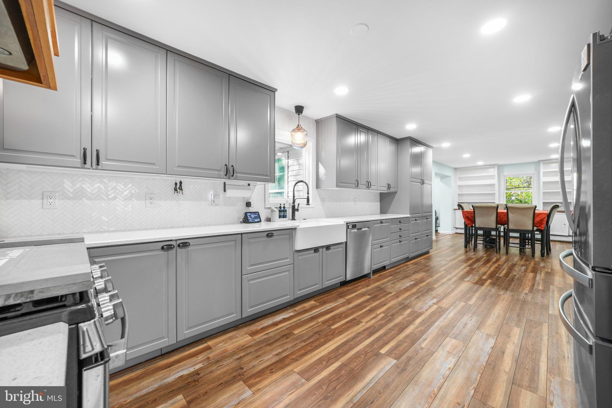 MEDFORD VILLAGE - Residential