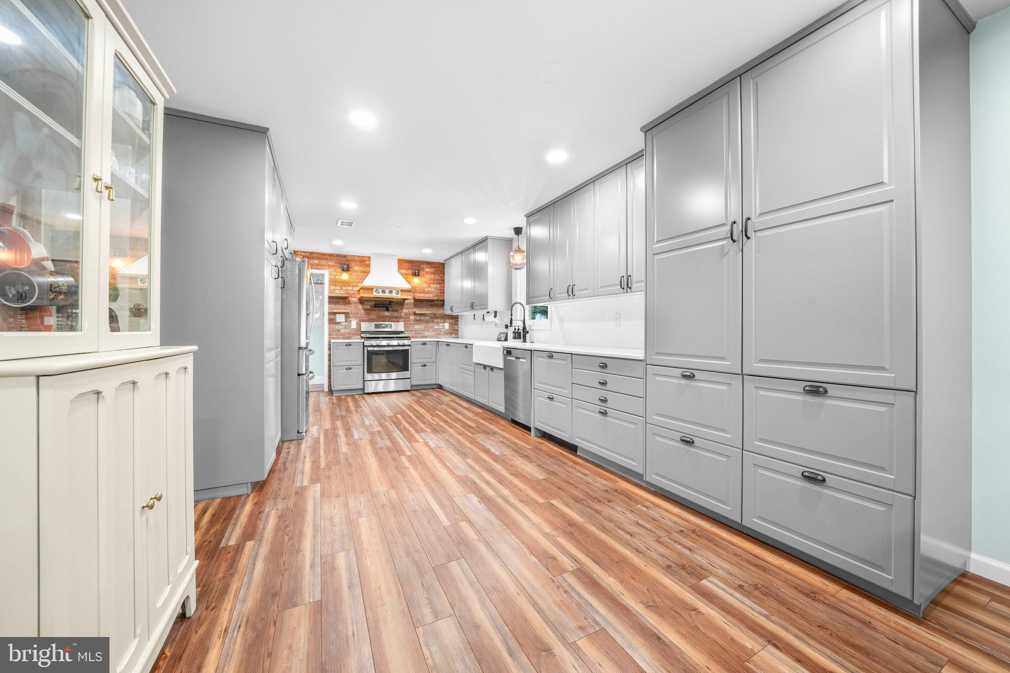 MEDFORD VILLAGE - Residential