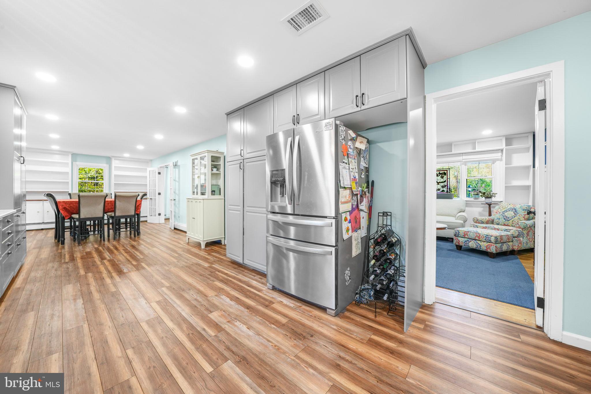 MEDFORD VILLAGE - Residential