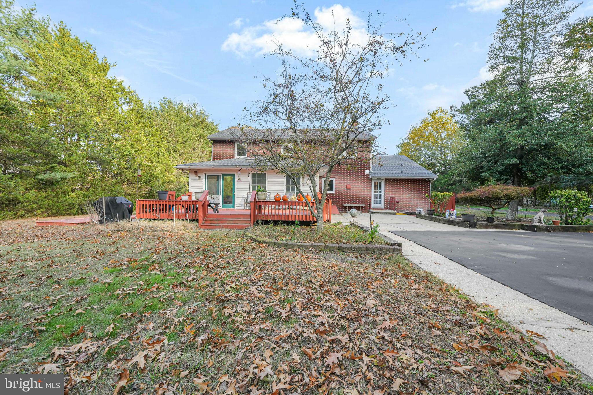 MEDFORD VILLAGE - Residential