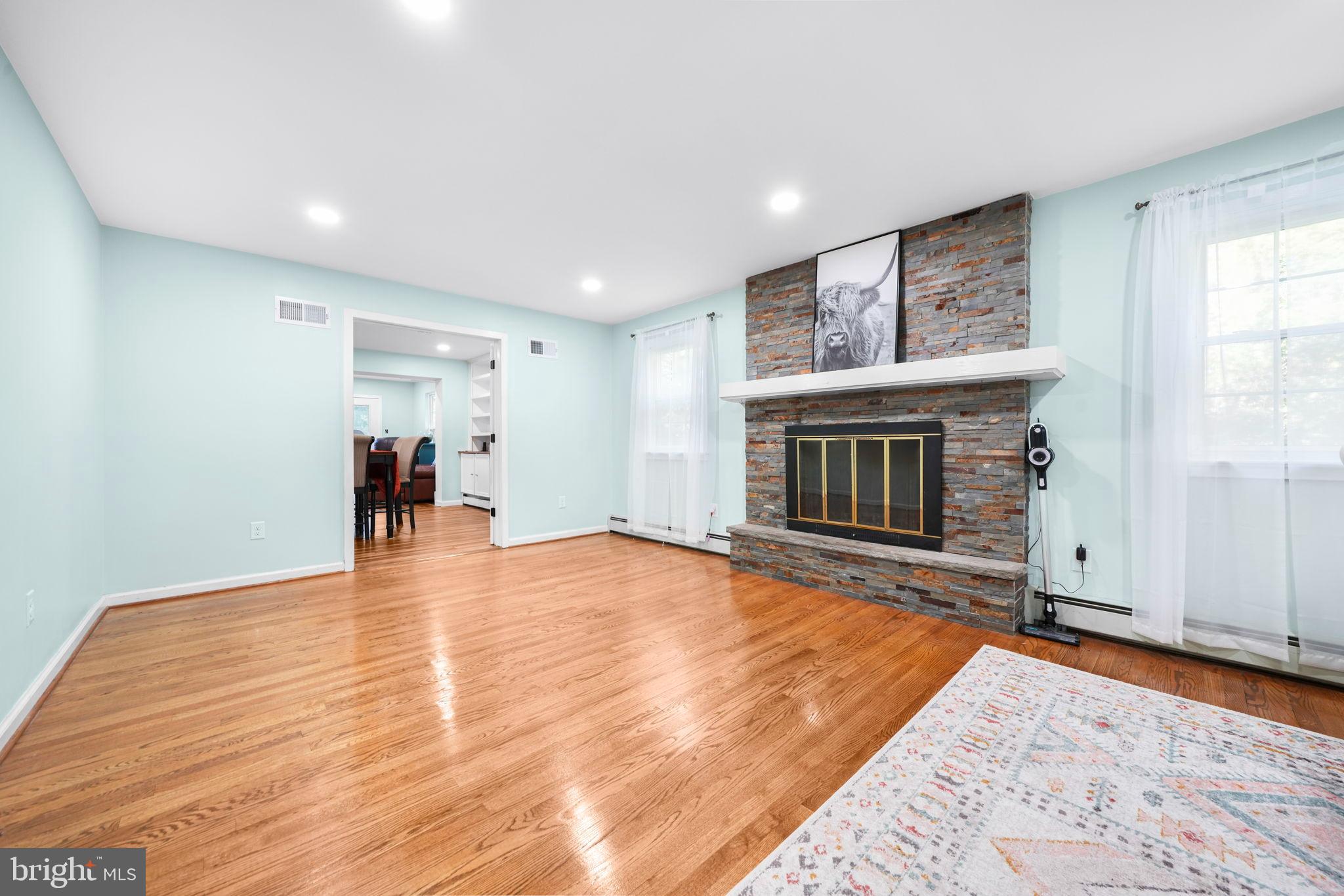 MEDFORD VILLAGE - Residential