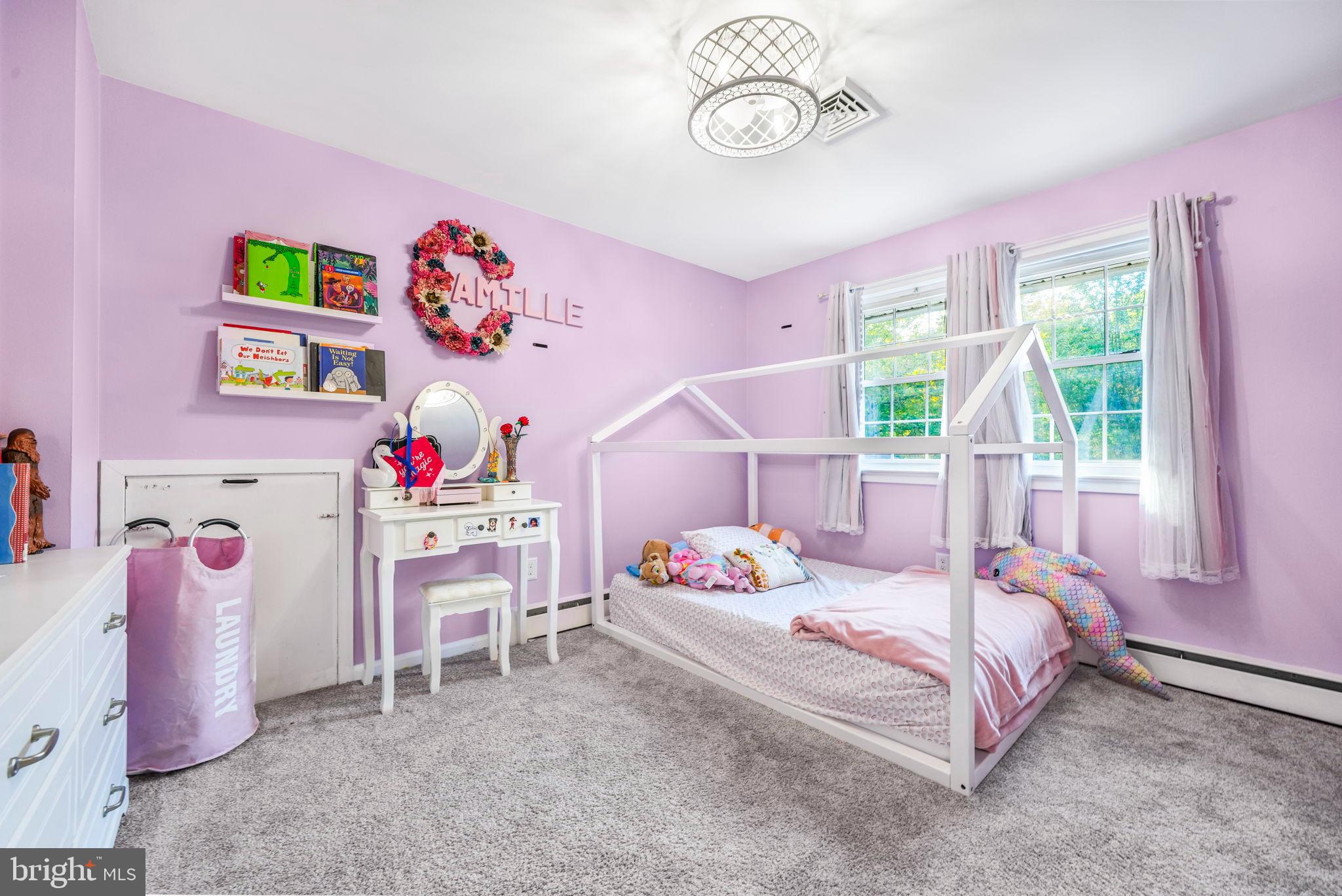 MEDFORD VILLAGE - Residential