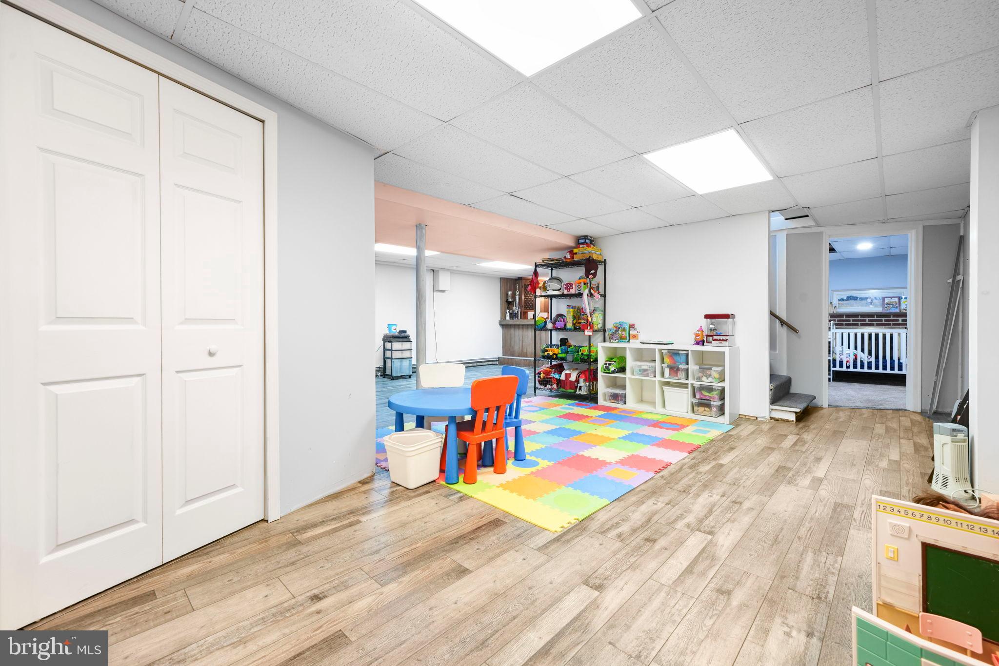 MEDFORD VILLAGE - Residential