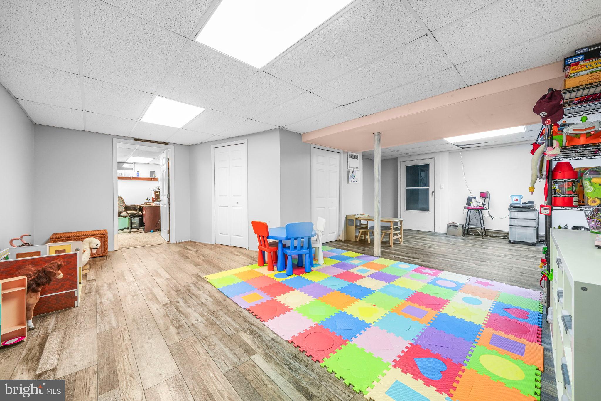 MEDFORD VILLAGE - Residential