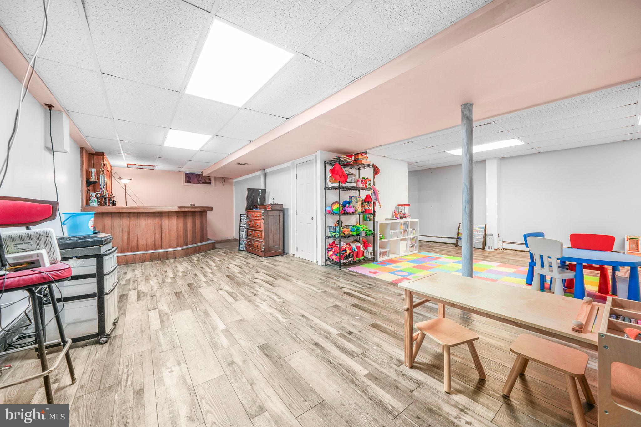 MEDFORD VILLAGE - Residential