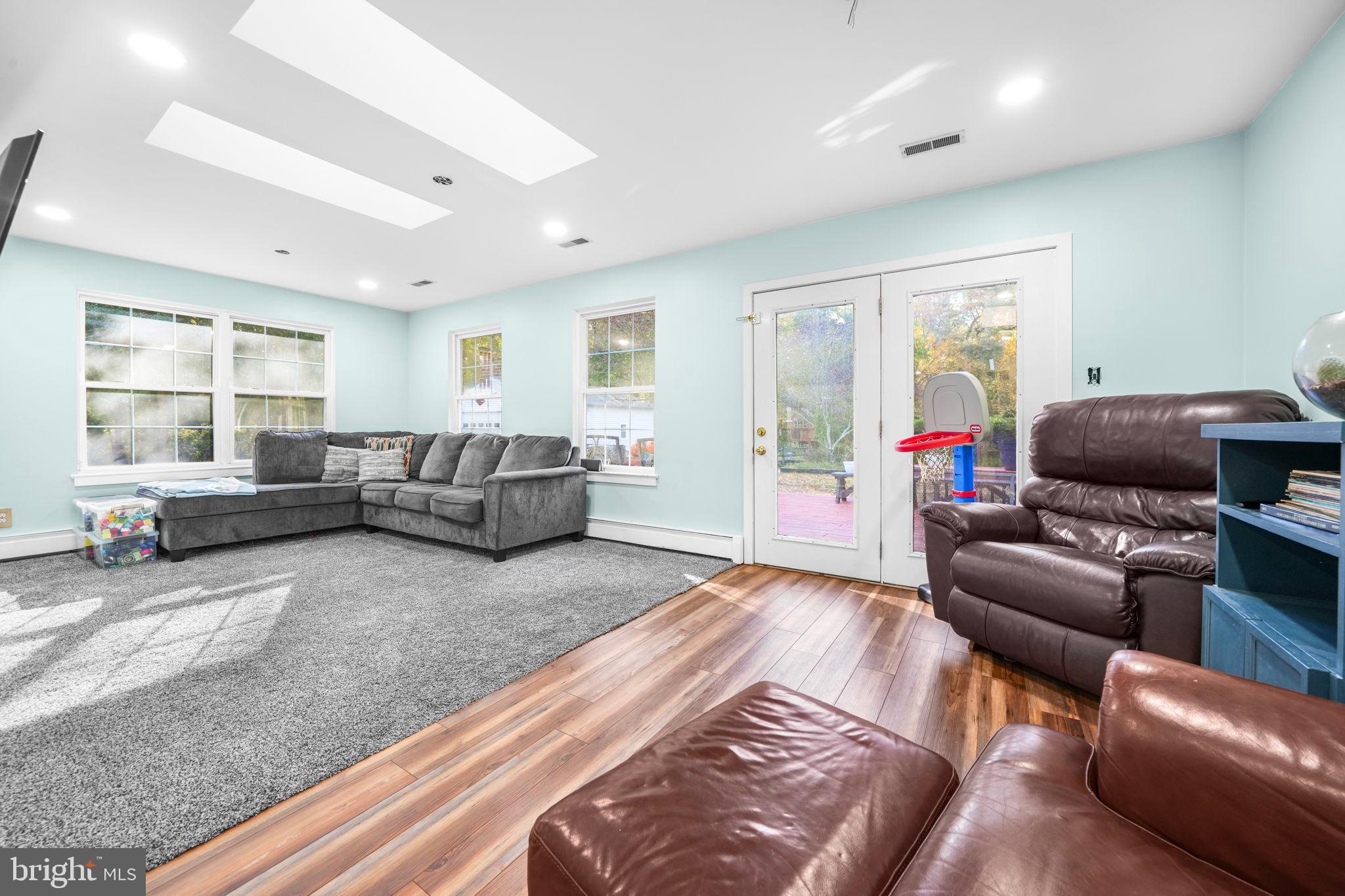 MEDFORD VILLAGE - Residential