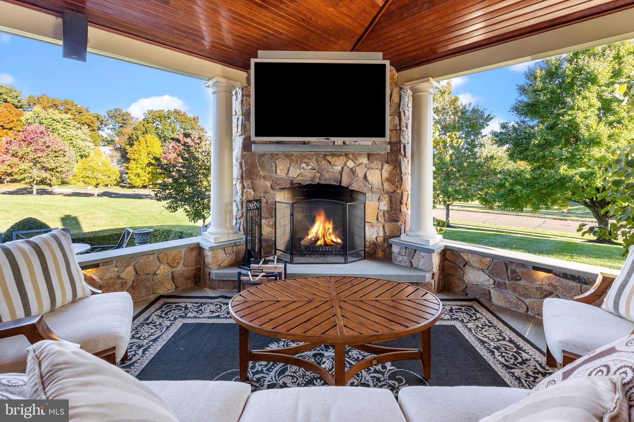 MEETINGHOUSE GLEN - Residential