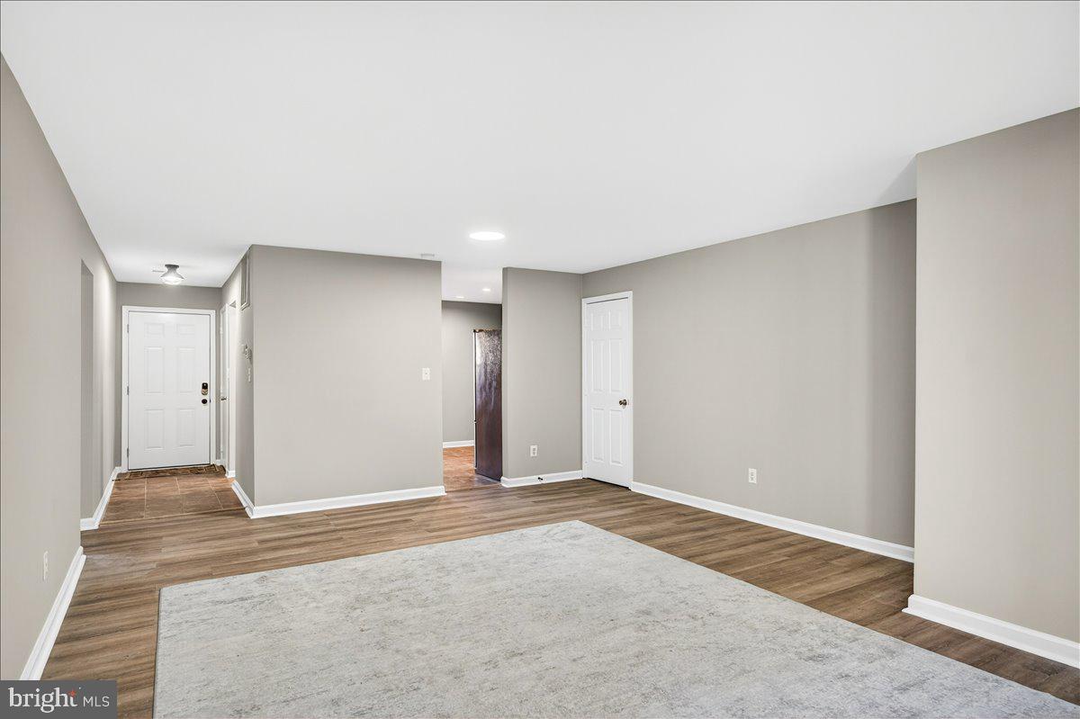 MONTCLAIR MEWS - Residential Lease