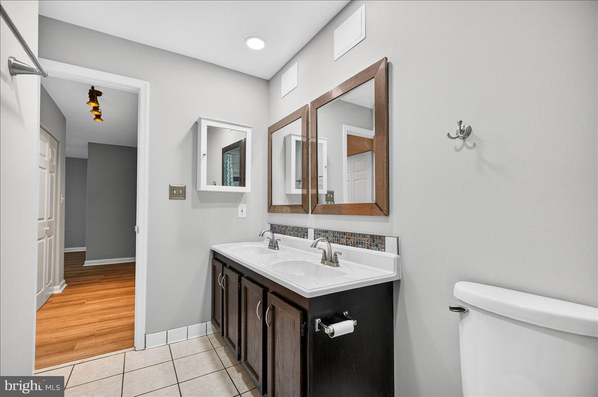 MONTCLAIR MEWS - Residential Lease