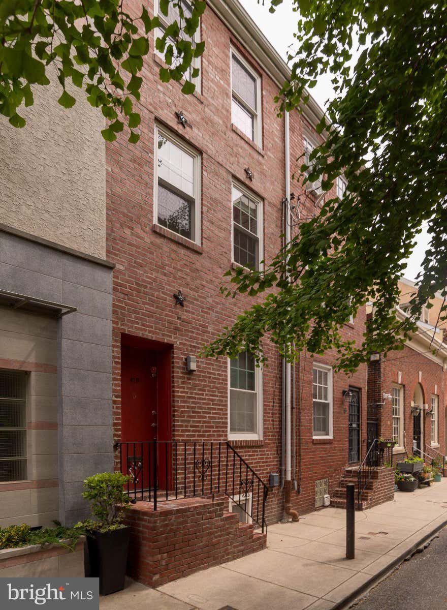 Cute 2-bedroom, 1-bath row home in the heart of Society Hill, one of South Philly’s most walkable and charming neighborhoods. This home offers great curb appeal, brand-new floors, and a cozy, easy-to-maintain layout. Enjoy being just steps from local restaurants, shops, parks, and everything the area has to offer. A great little city home in a fantastic location.