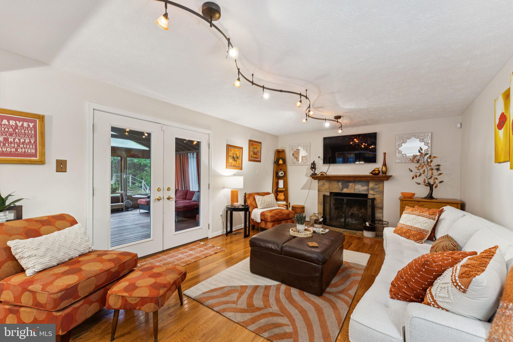 NORTH SHERWOOD FOREST - Residential