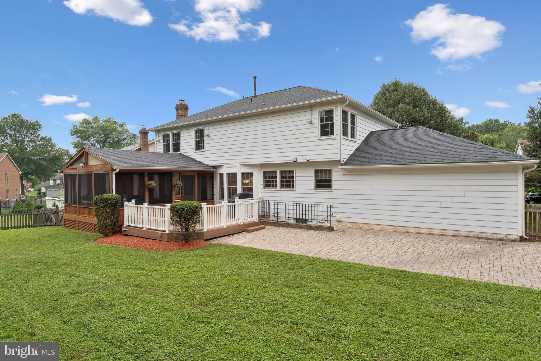 NORTH SHERWOOD FOREST - Residential