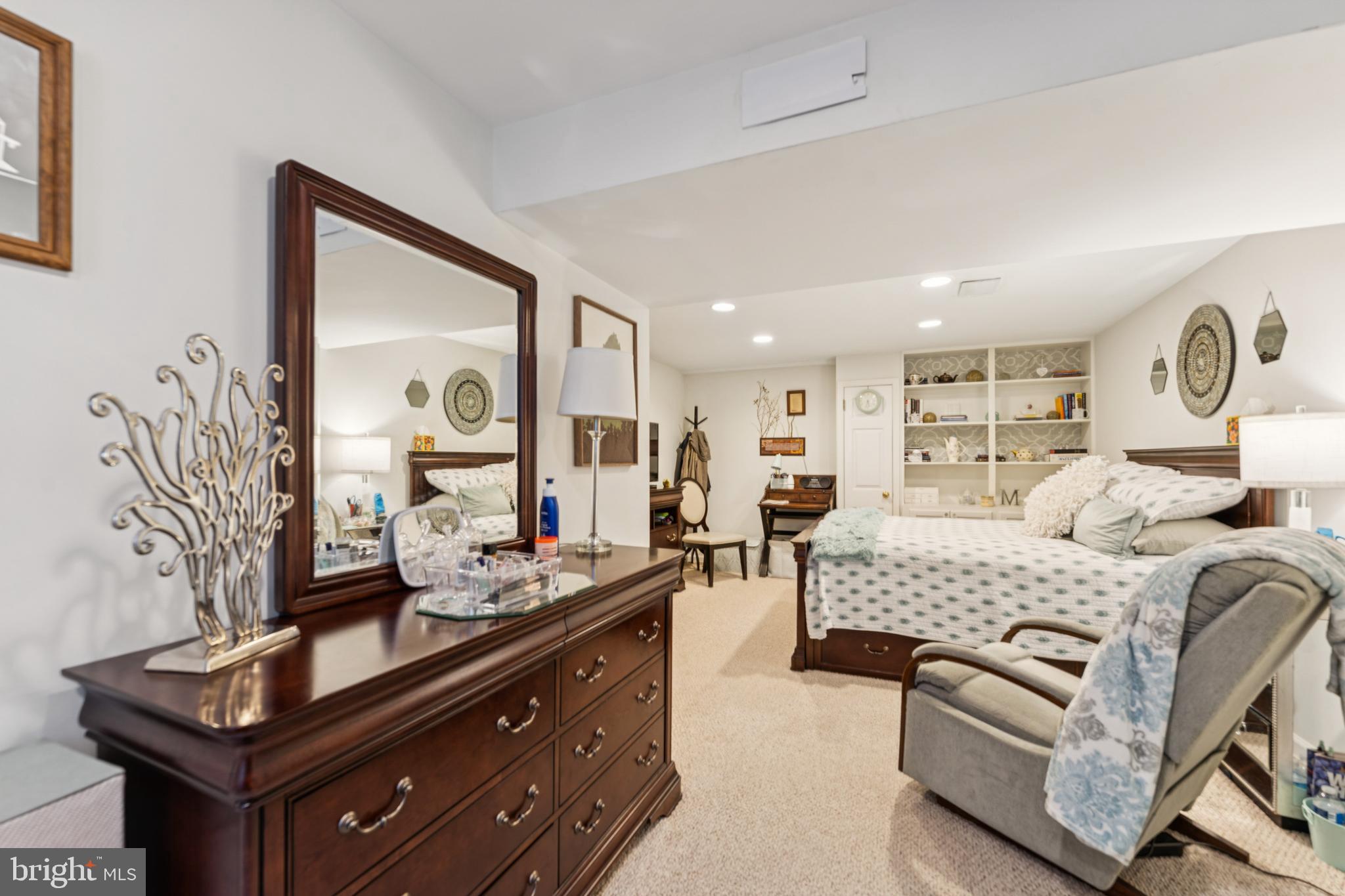 NORTH SHERWOOD FOREST - Residential